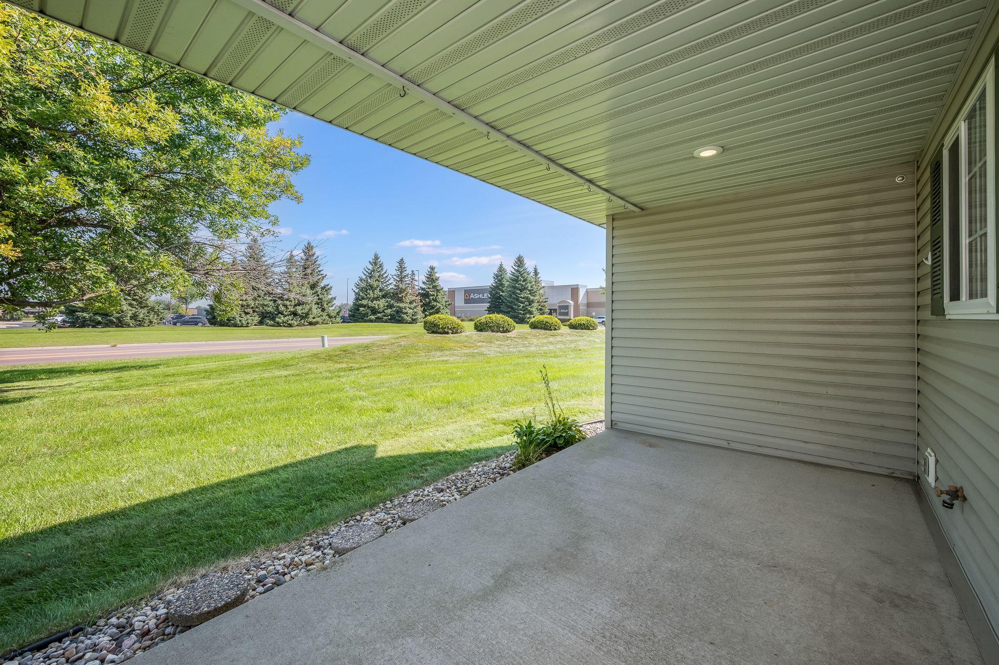 122 Oxford Path Property Photo 26