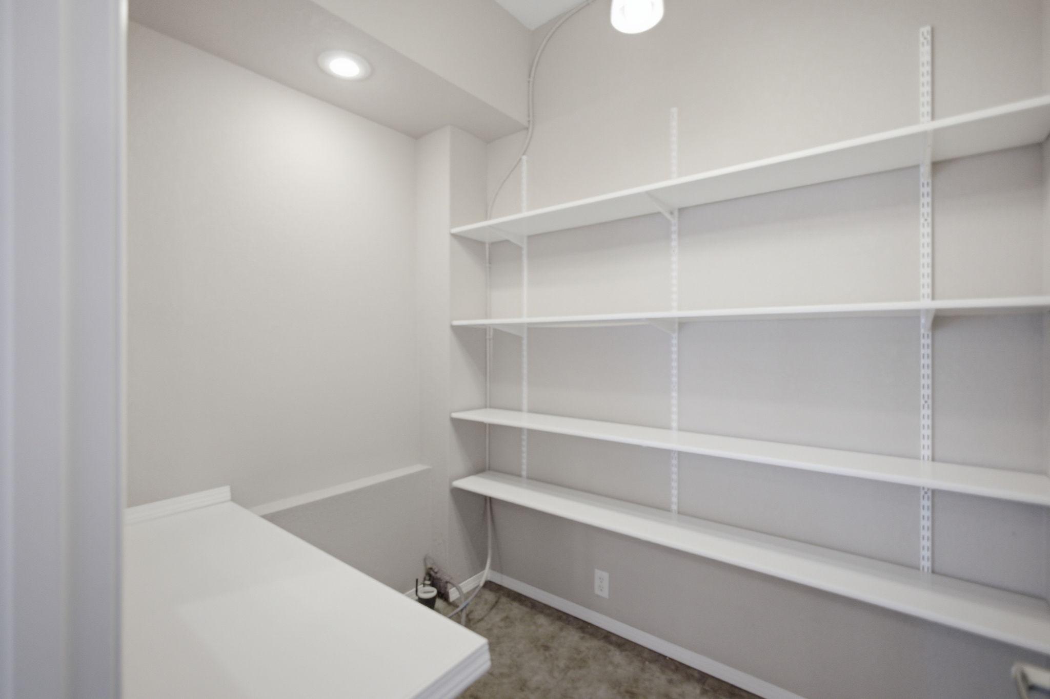 22 W 2nd Avenue Property Photo 24