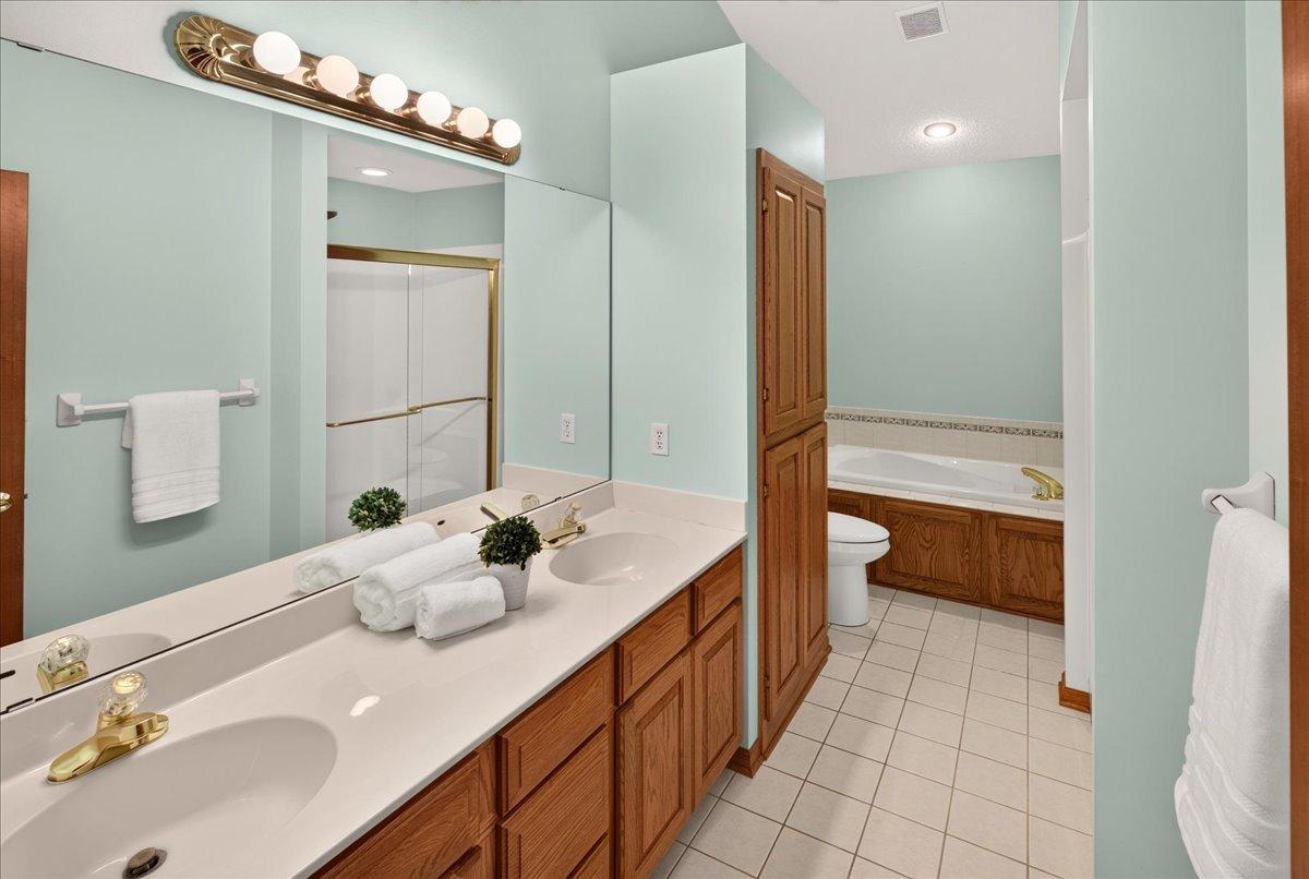 4975 Lincoln Drive Property Photo 14