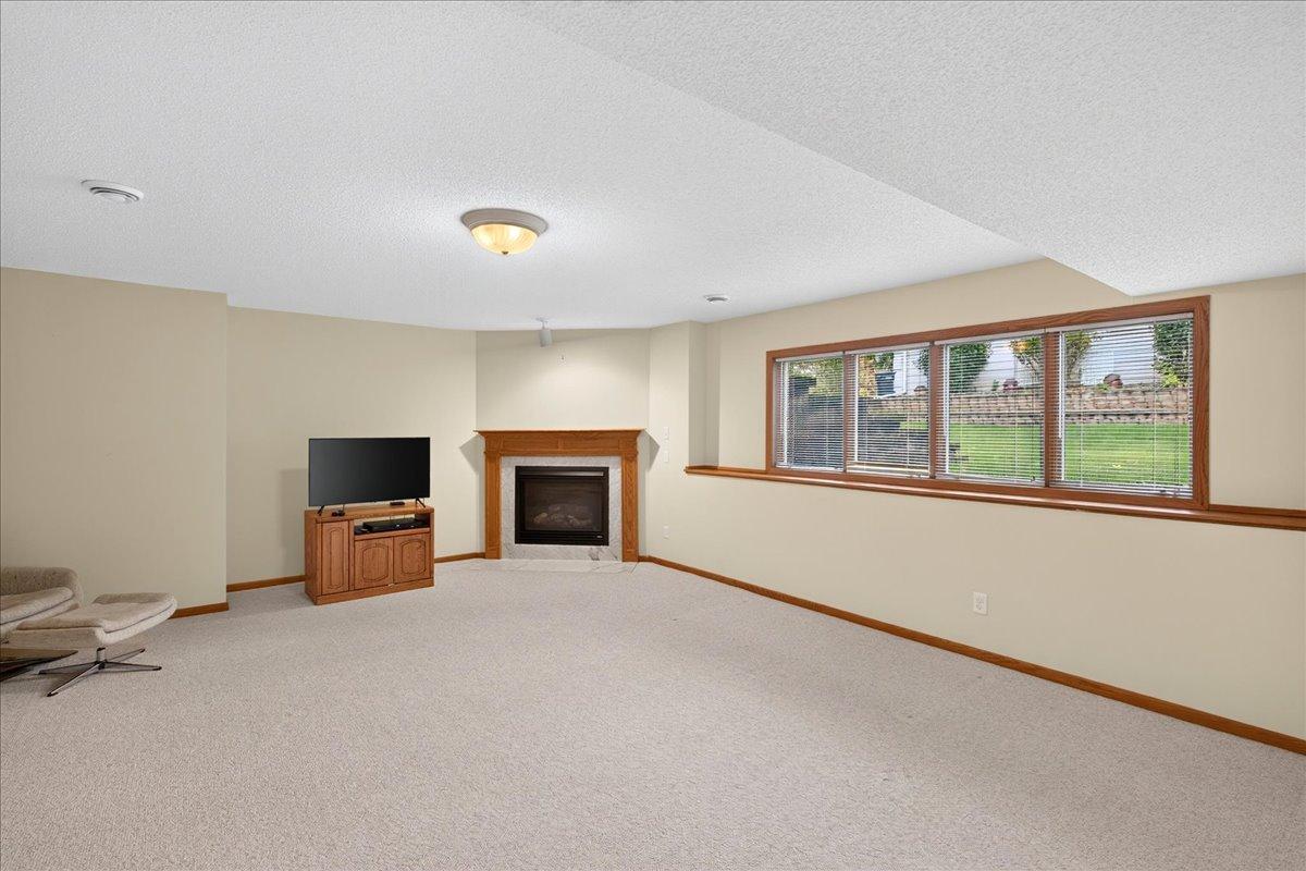 4975 Lincoln Drive Property Photo 21