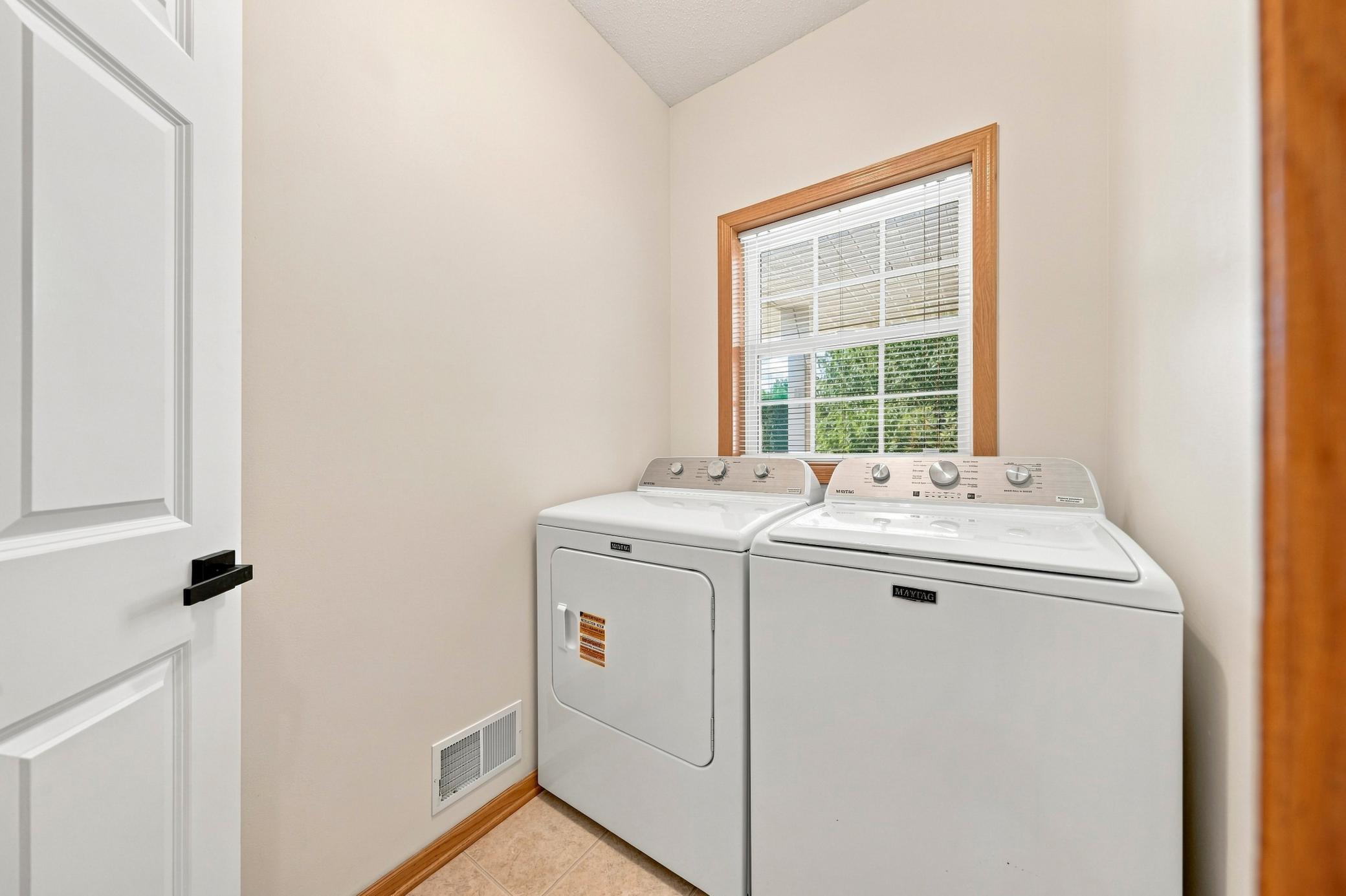 563 Summit Avenue Property Photo 4