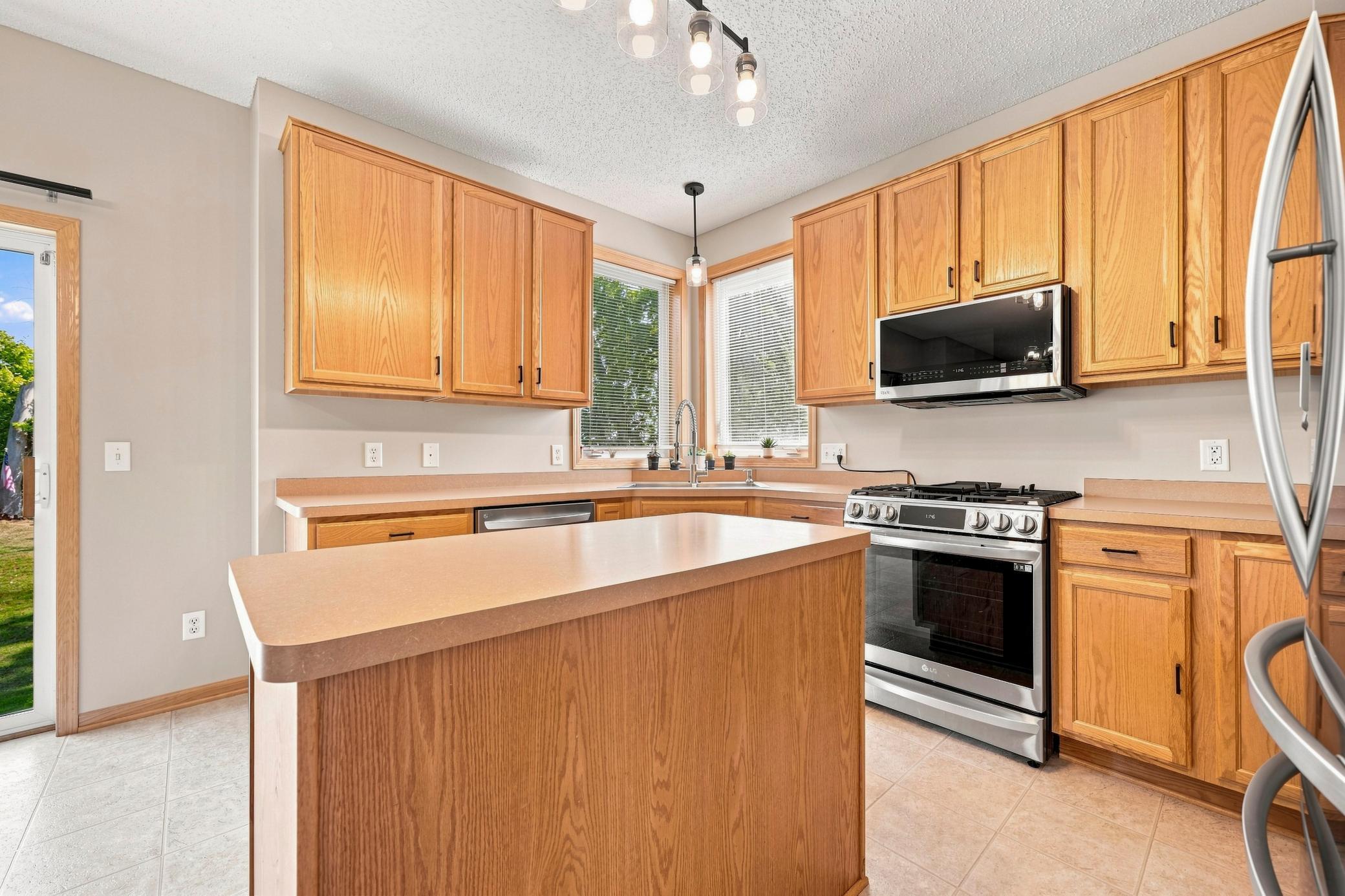 563 Summit Avenue Property Photo 18