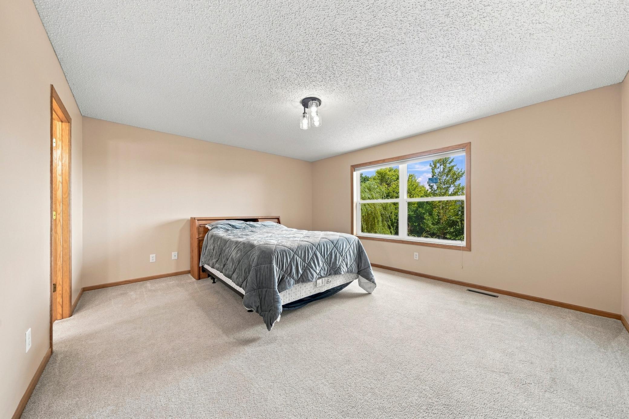 563 Summit Avenue Property Photo 40