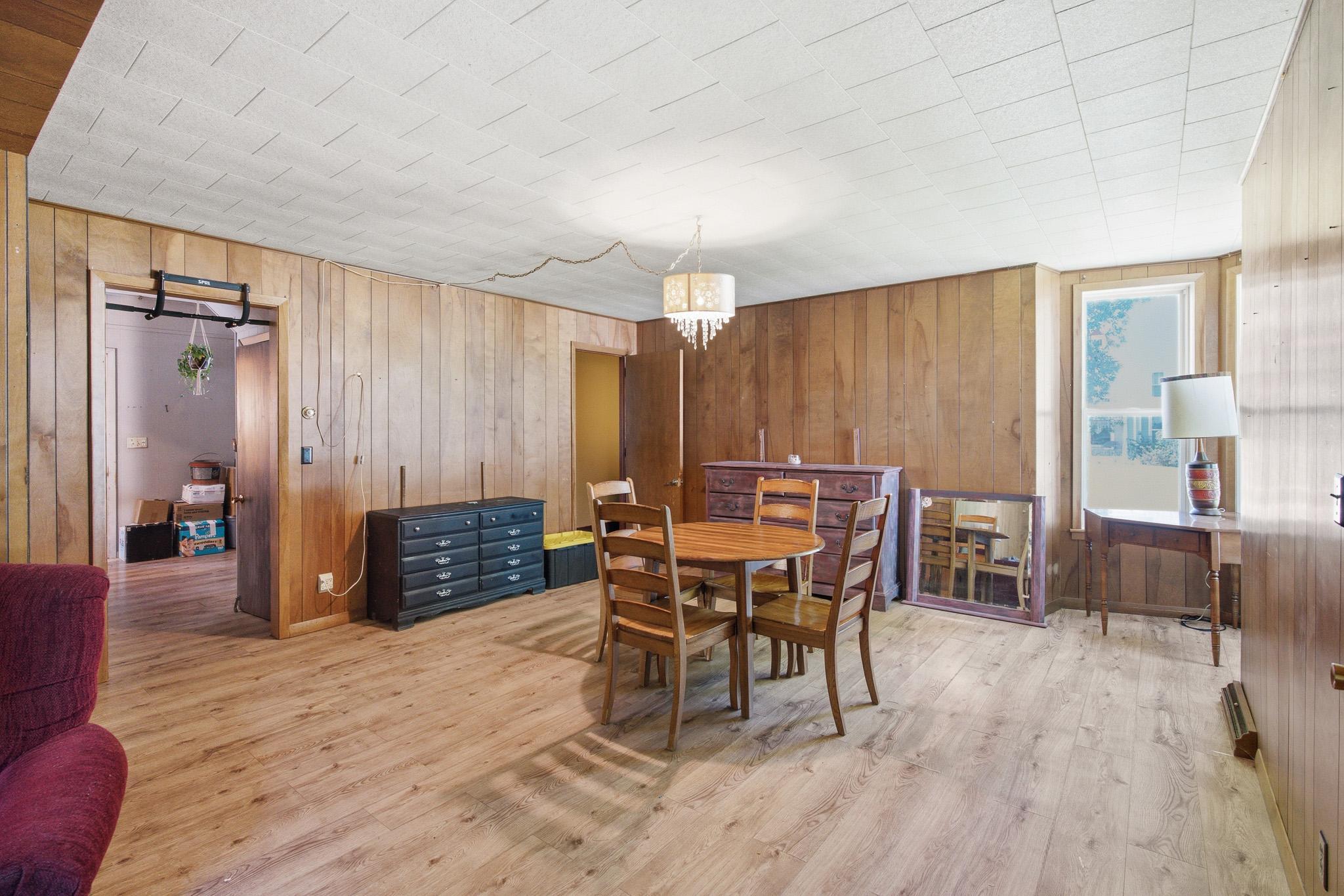 204 E 12th Street Property Photo 4