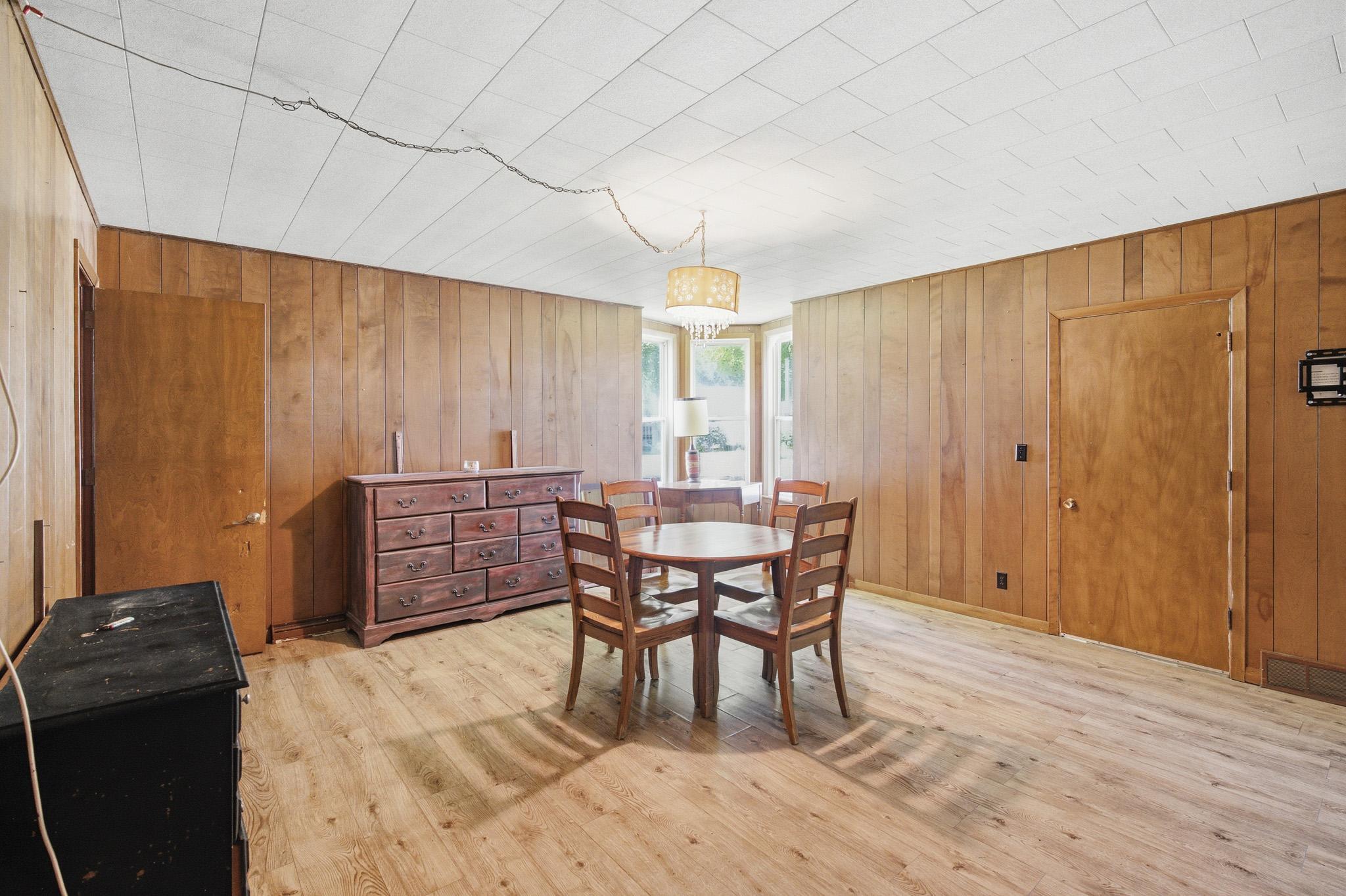 204 E 12th Street Property Photo 5