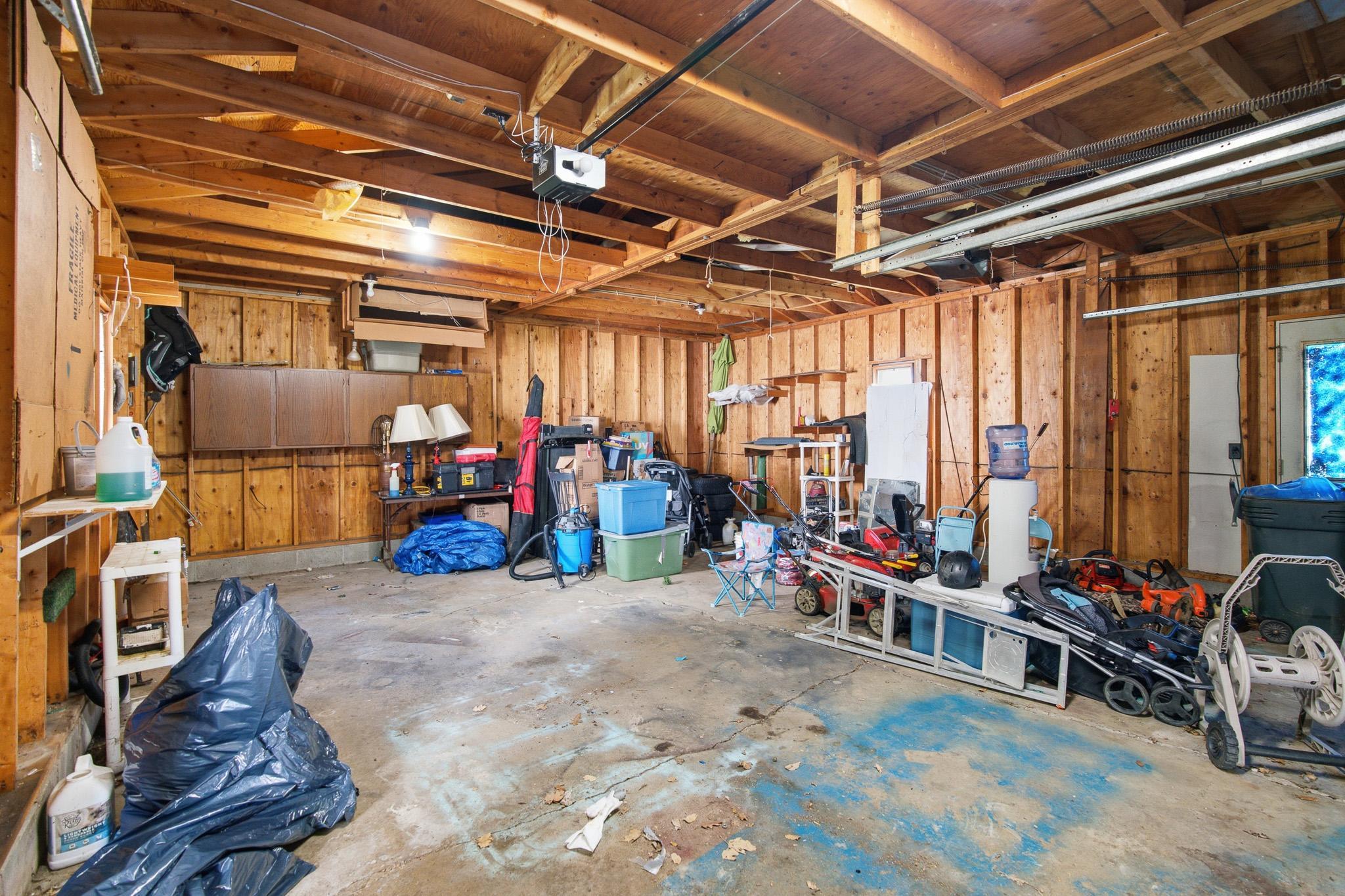 204 E 12th Street Property Photo 16