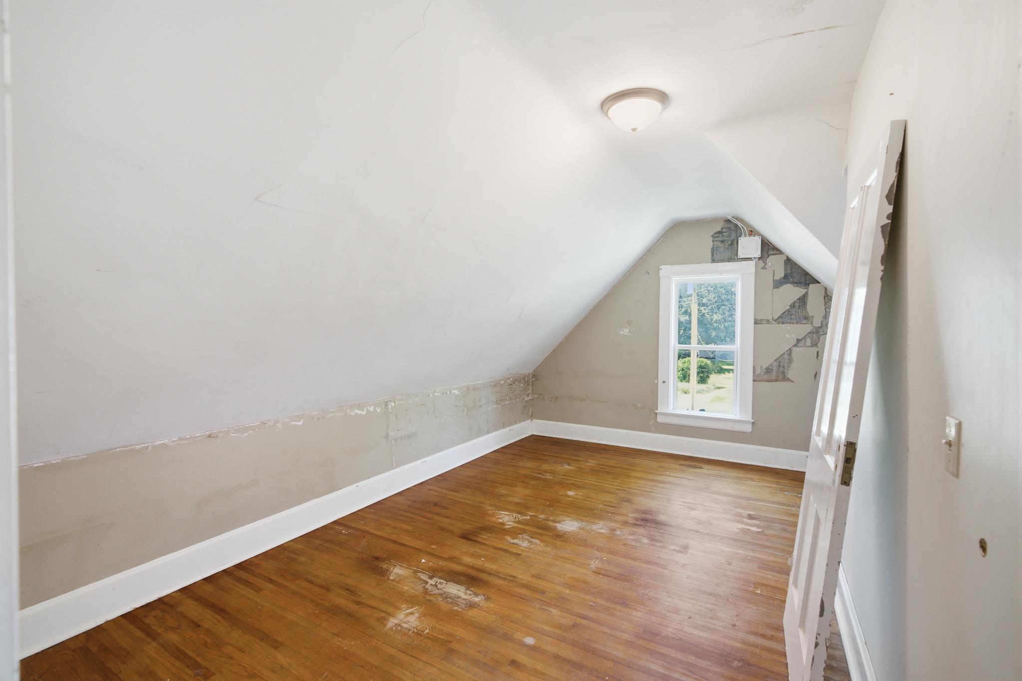 204 E 12th Street Property Photo 17