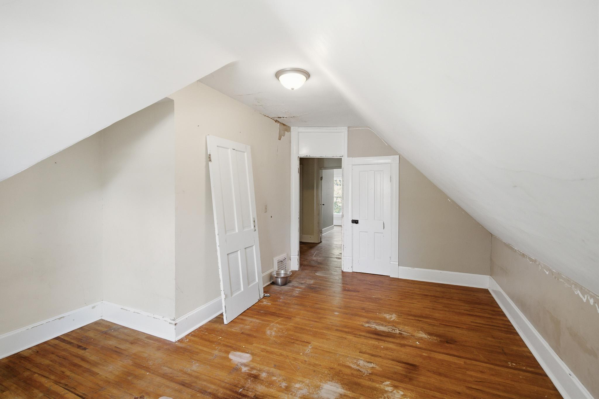 204 E 12th Street Property Photo 18