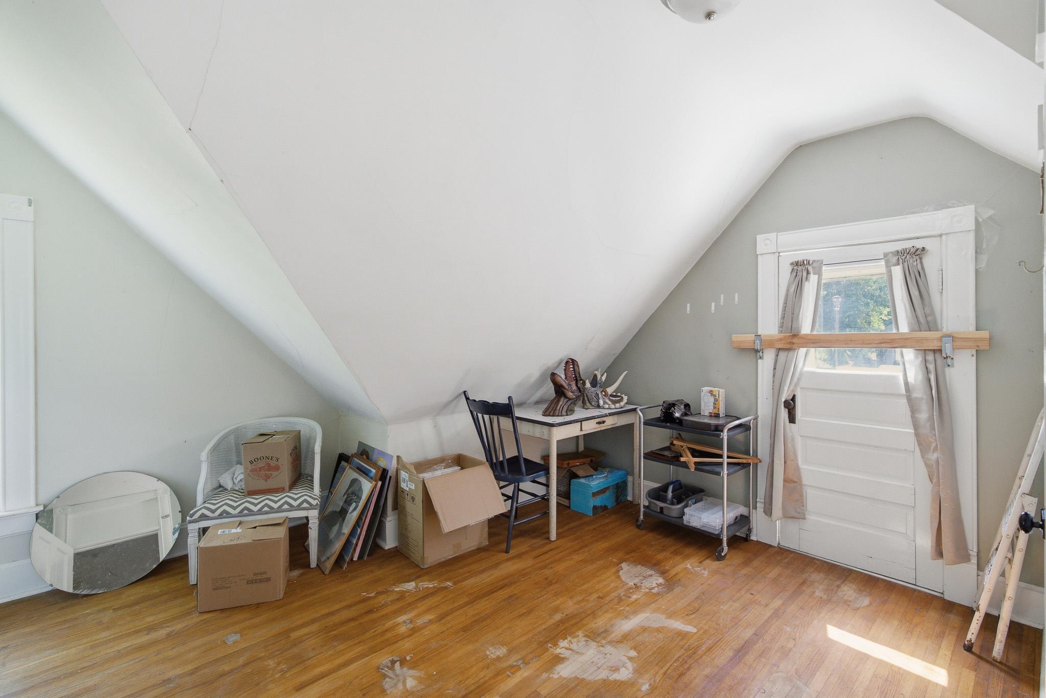 204 E 12th Street Property Photo 19