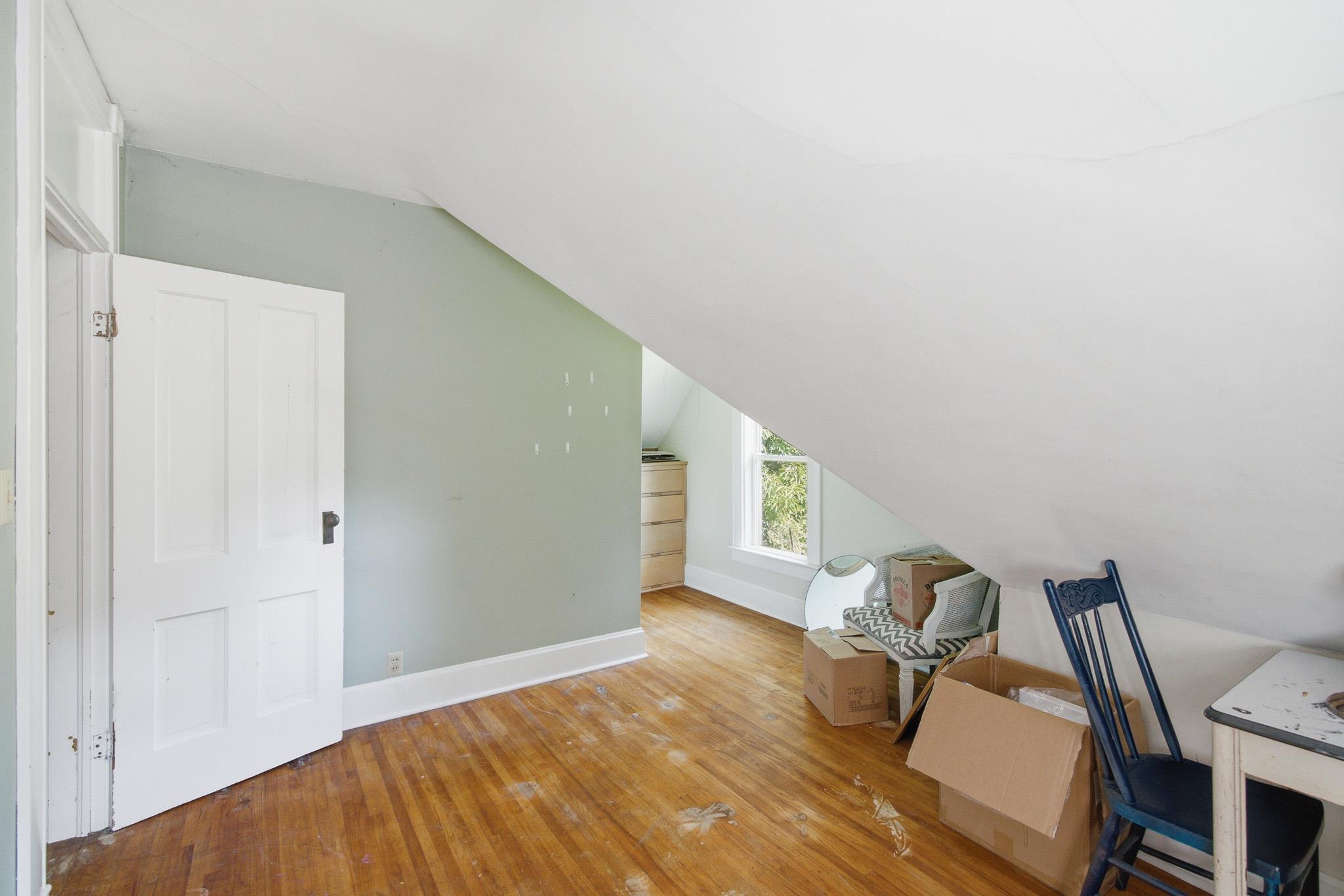 204 E 12th Street Property Photo 20
