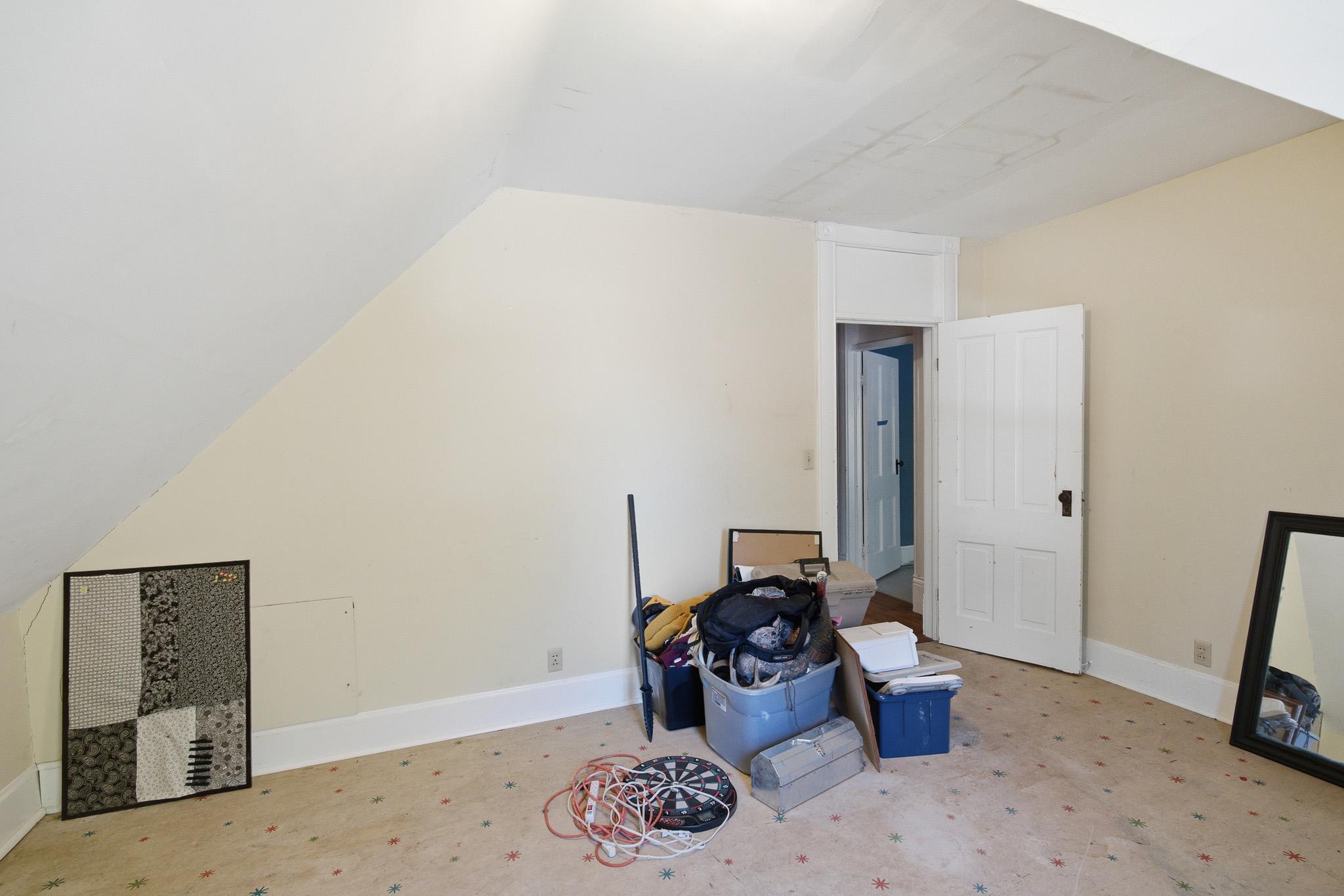 204 E 12th Street Property Photo 23