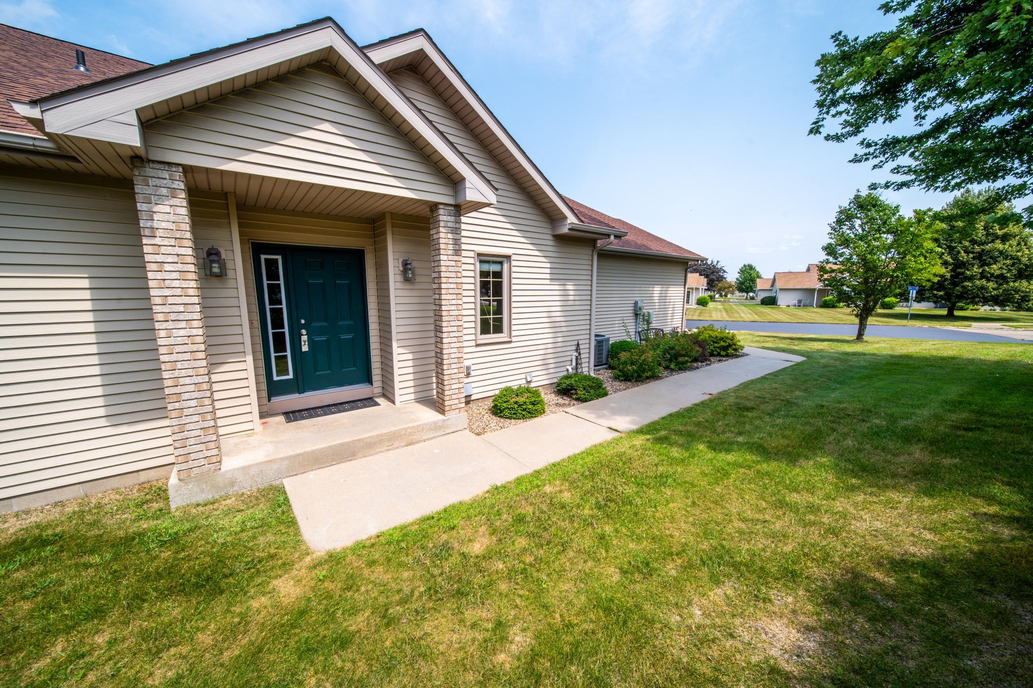 2862 Century Ct Ne Property Photo 4