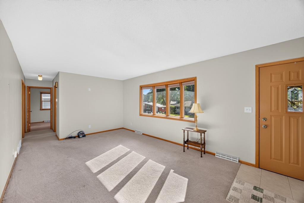 2817 15th Avenue Nw Property Photo 2