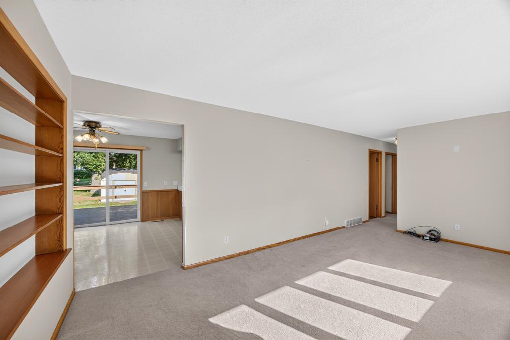 2817 15th Avenue Nw Property Photo 4