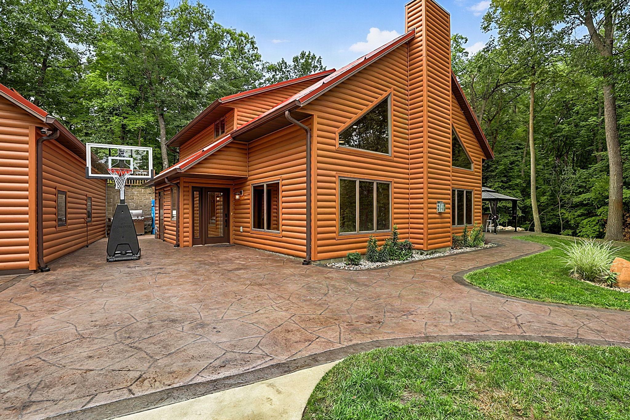 7643 Bear Road Property Photo 4