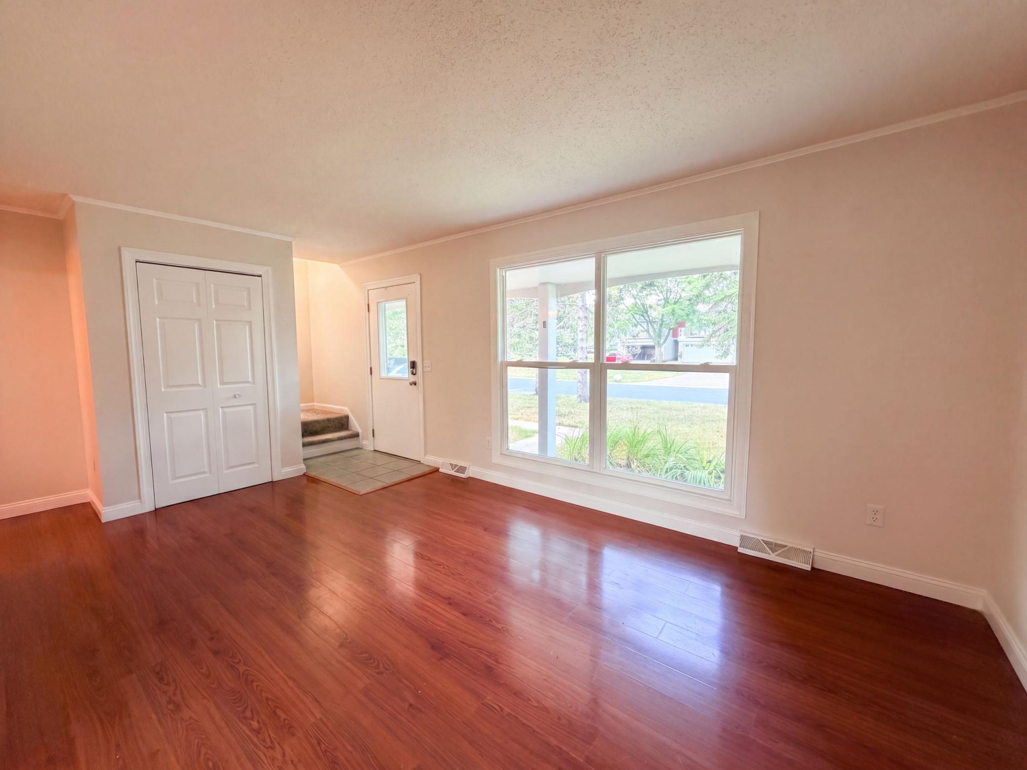 868 Wescott Square Property Photo 3