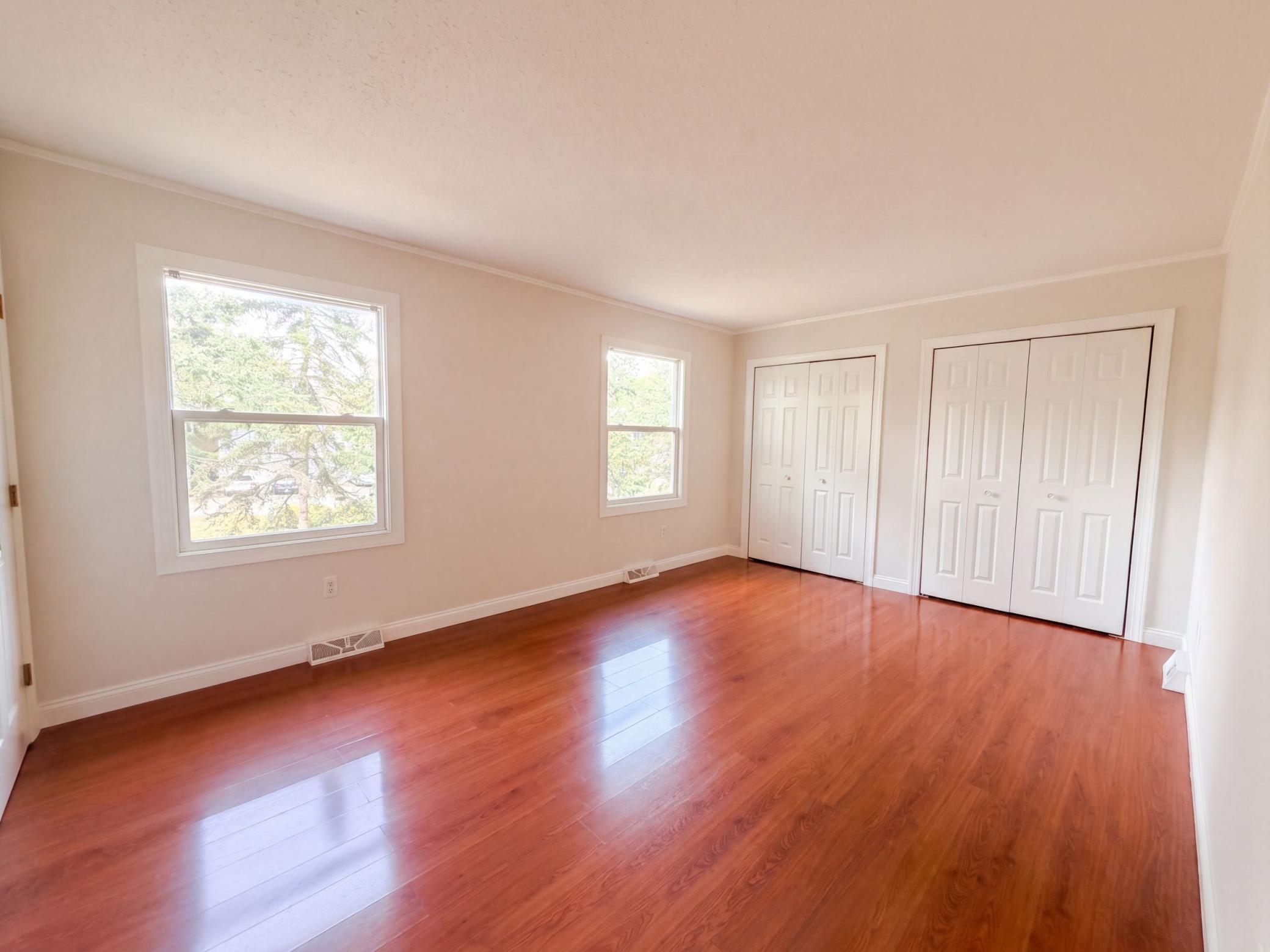 868 Wescott Square Property Photo 4