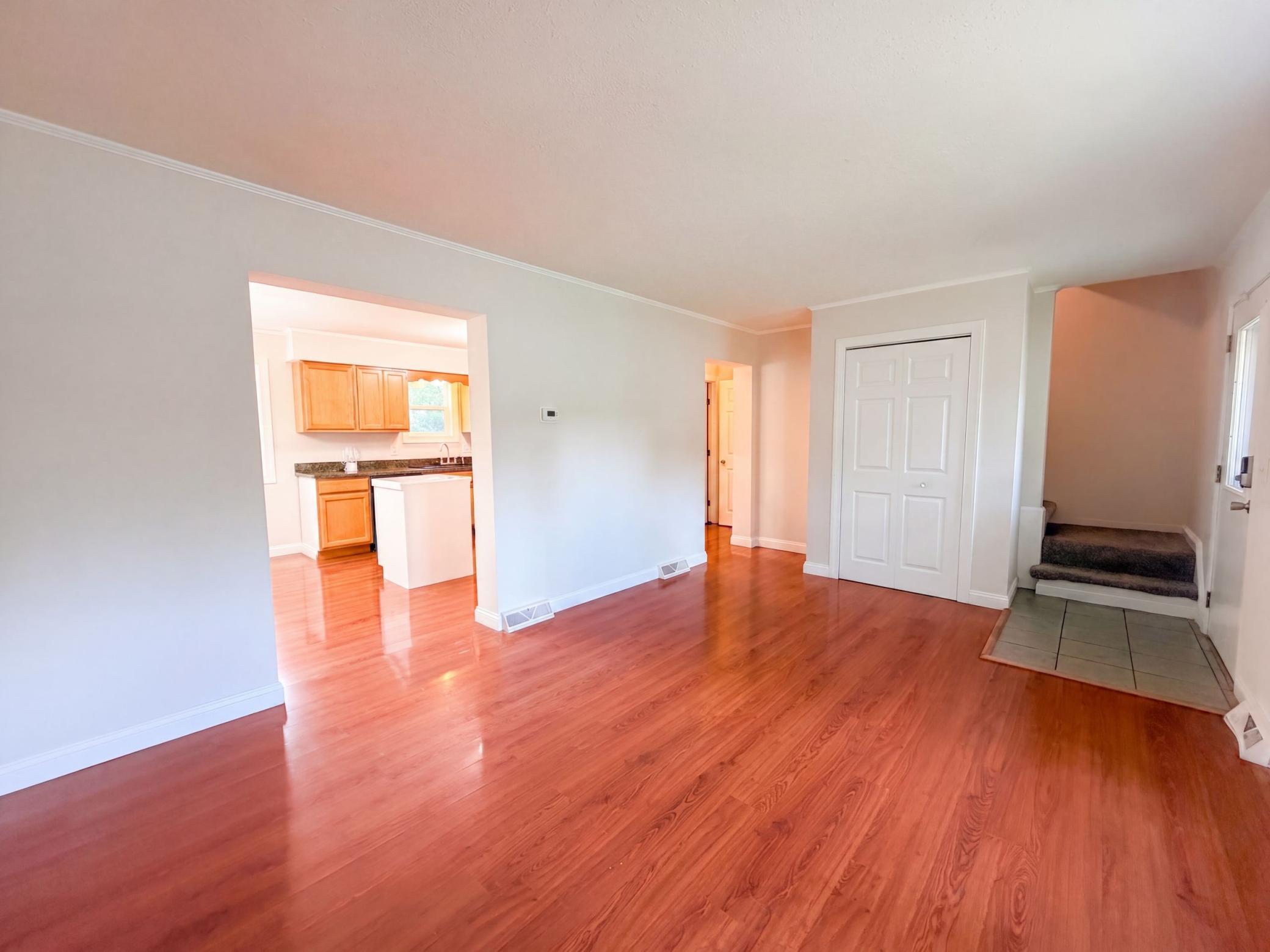 868 Wescott Square Property Photo 6