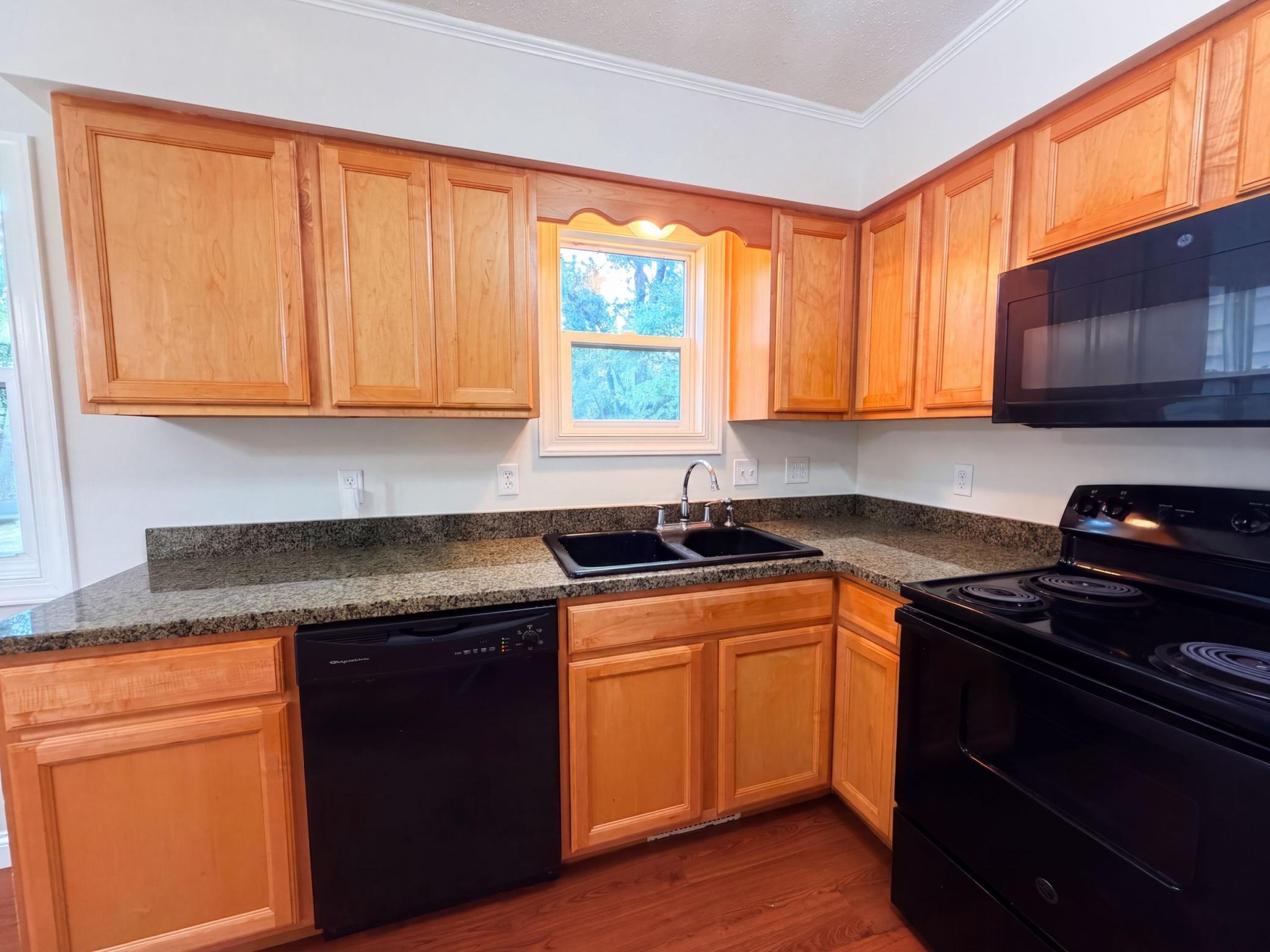 868 Wescott Square Property Photo 7