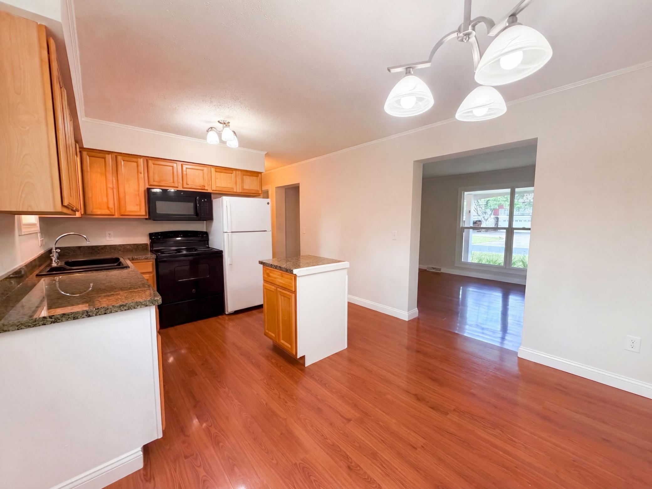 868 Wescott Square Property Photo 8