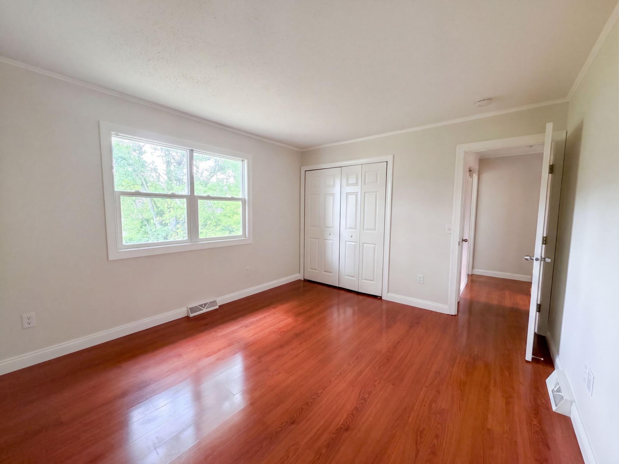 868 Wescott Square Property Photo 10