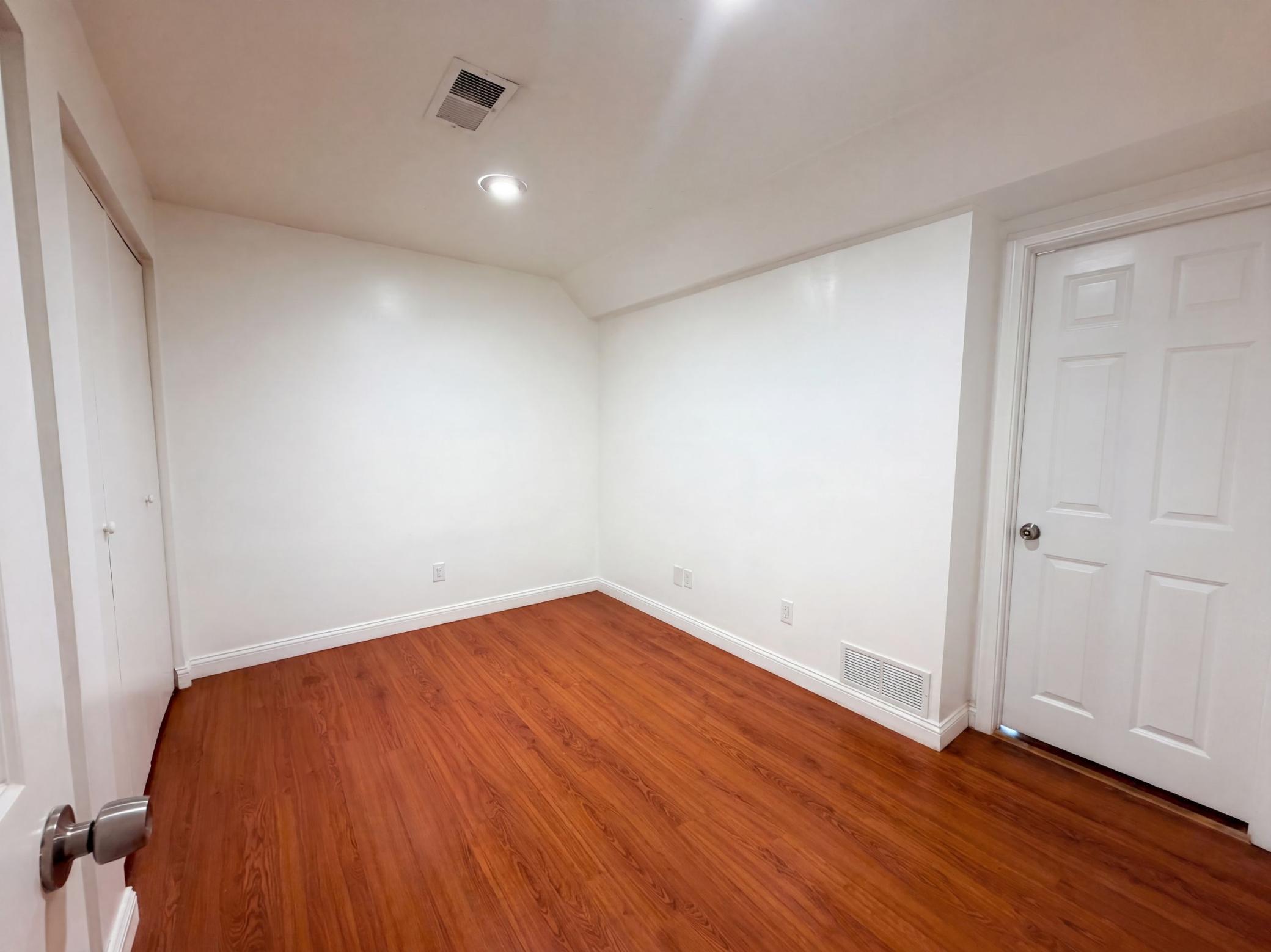 868 Wescott Square Property Photo 11