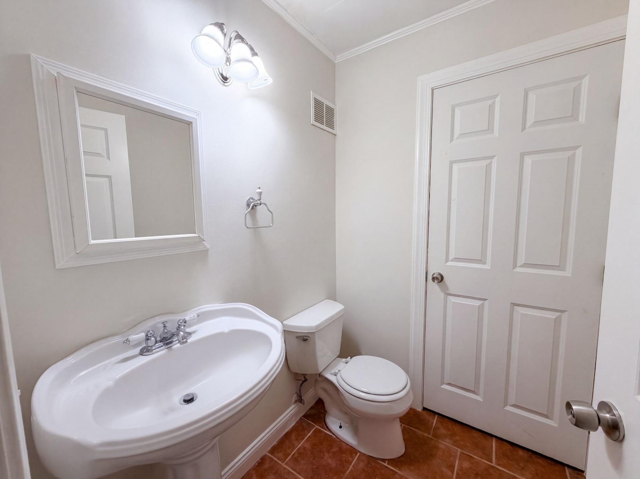 868 Wescott Square Property Photo 12