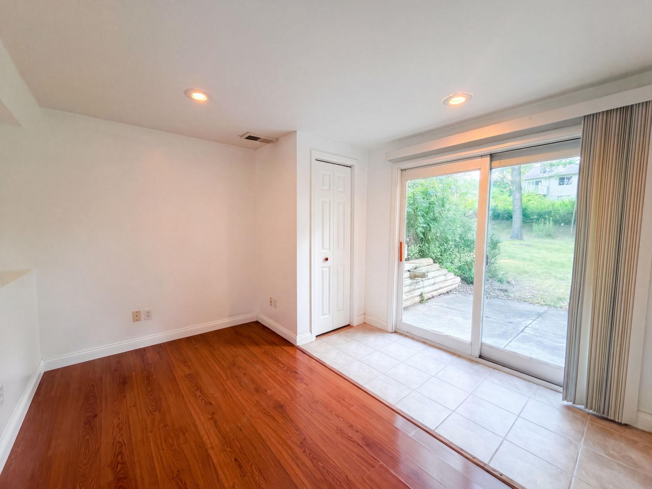 868 Wescott Square Property Photo 14