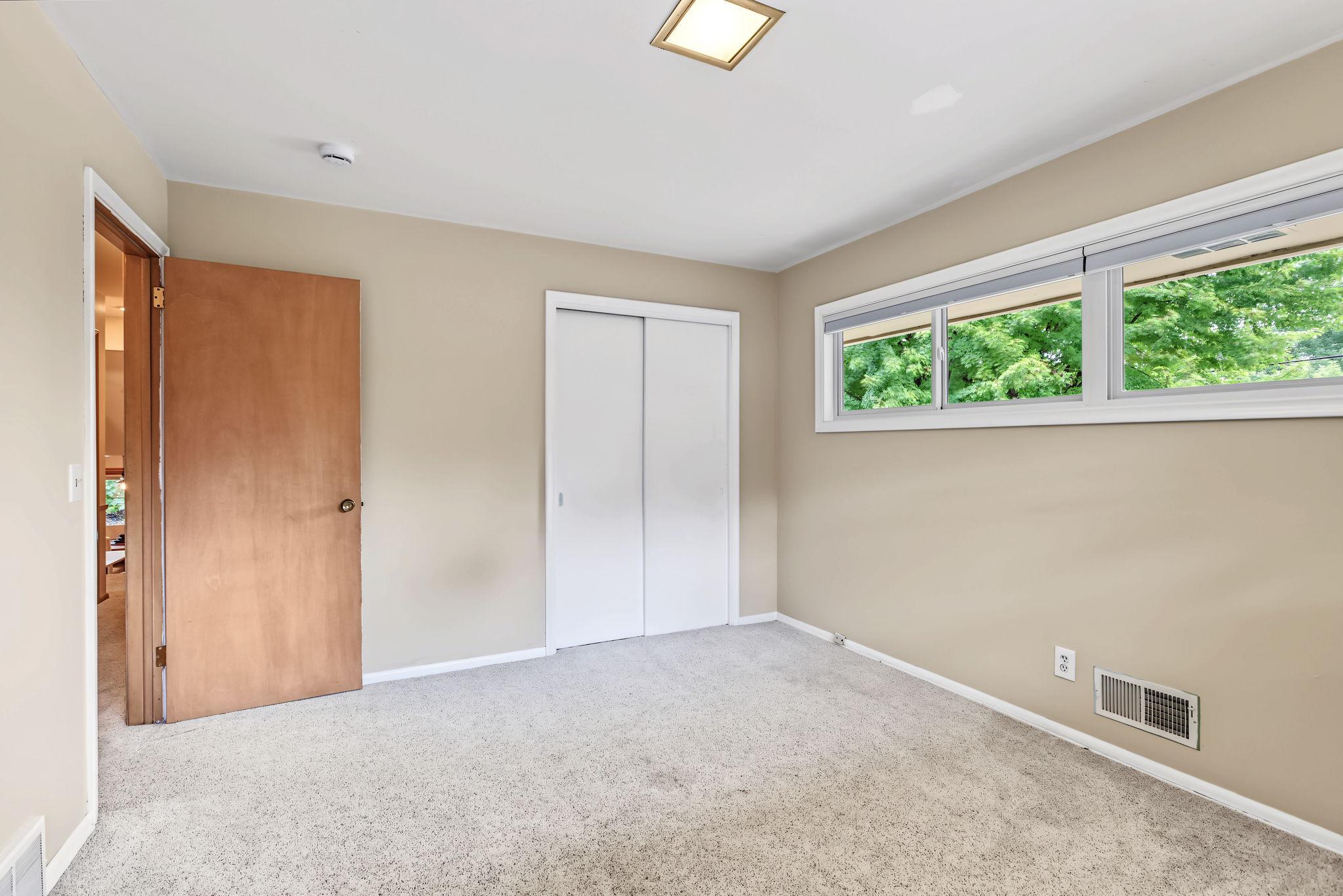 4717 Glenwood Avenue Property Photo 31
