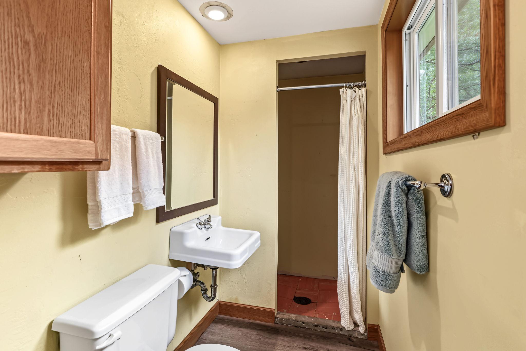 4717 Glenwood Avenue Property Photo 44