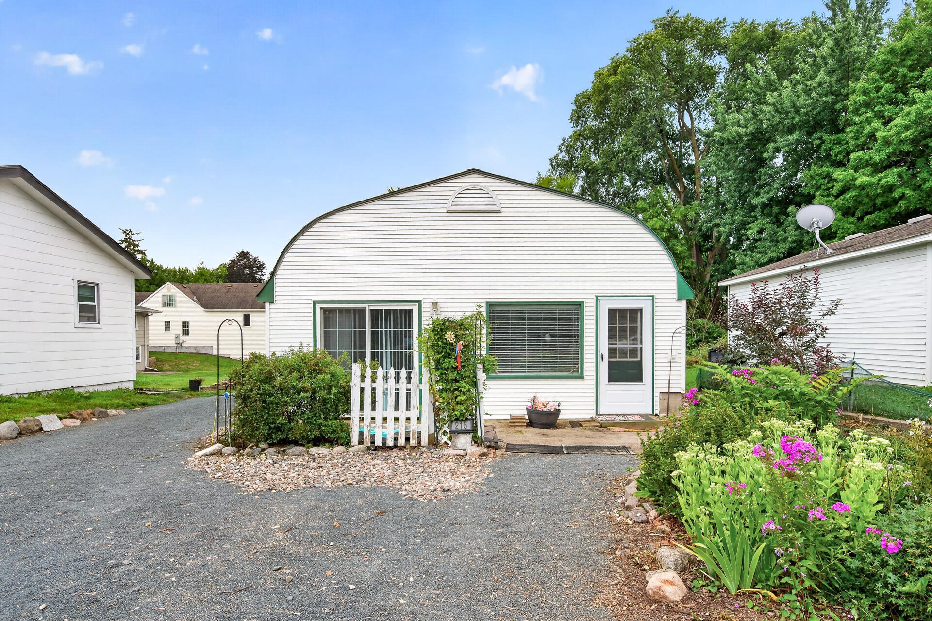215 Franklin Avenue E Property Photo 1