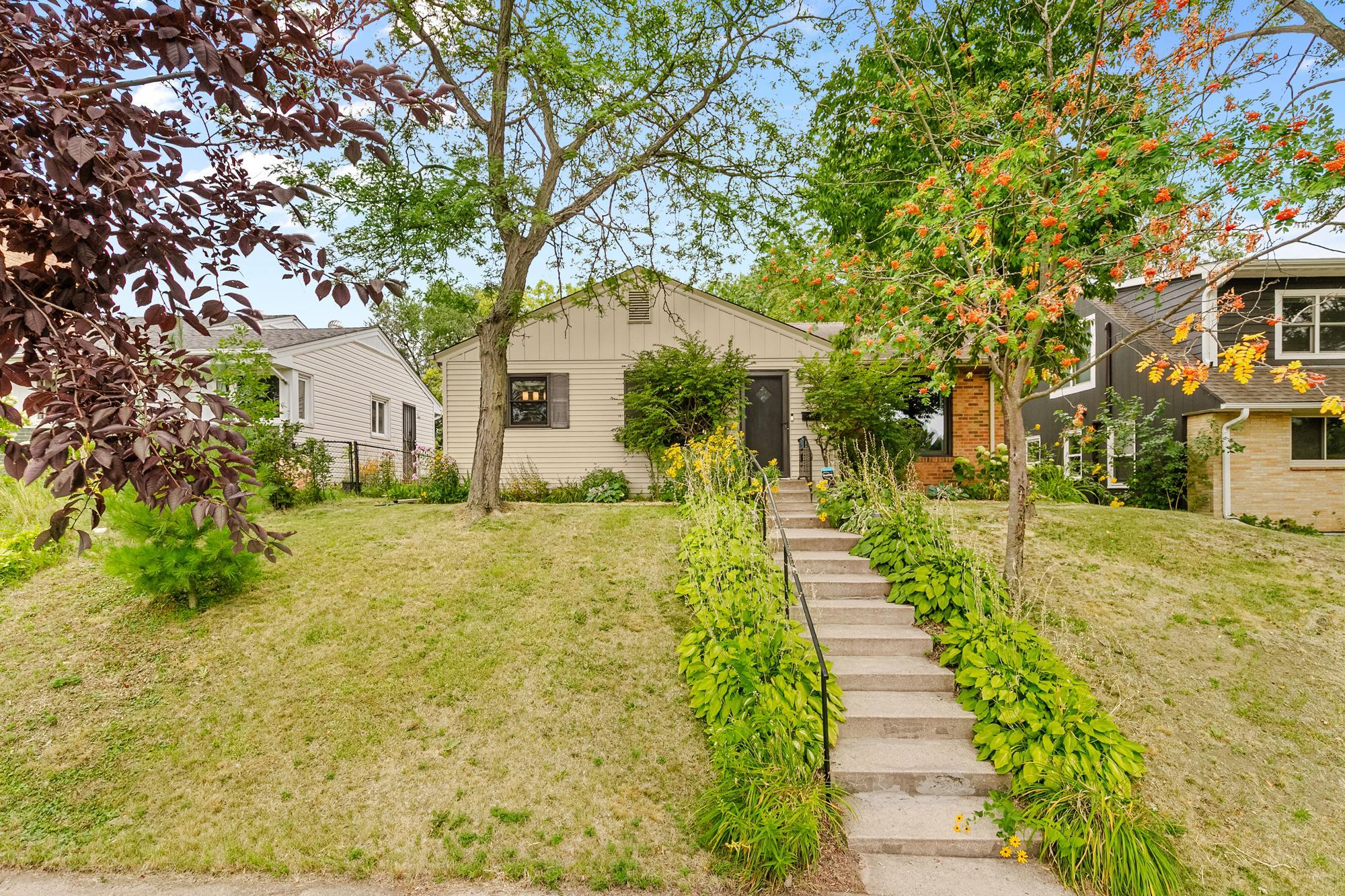 2510 Vincent Avenue N Property Photo 1