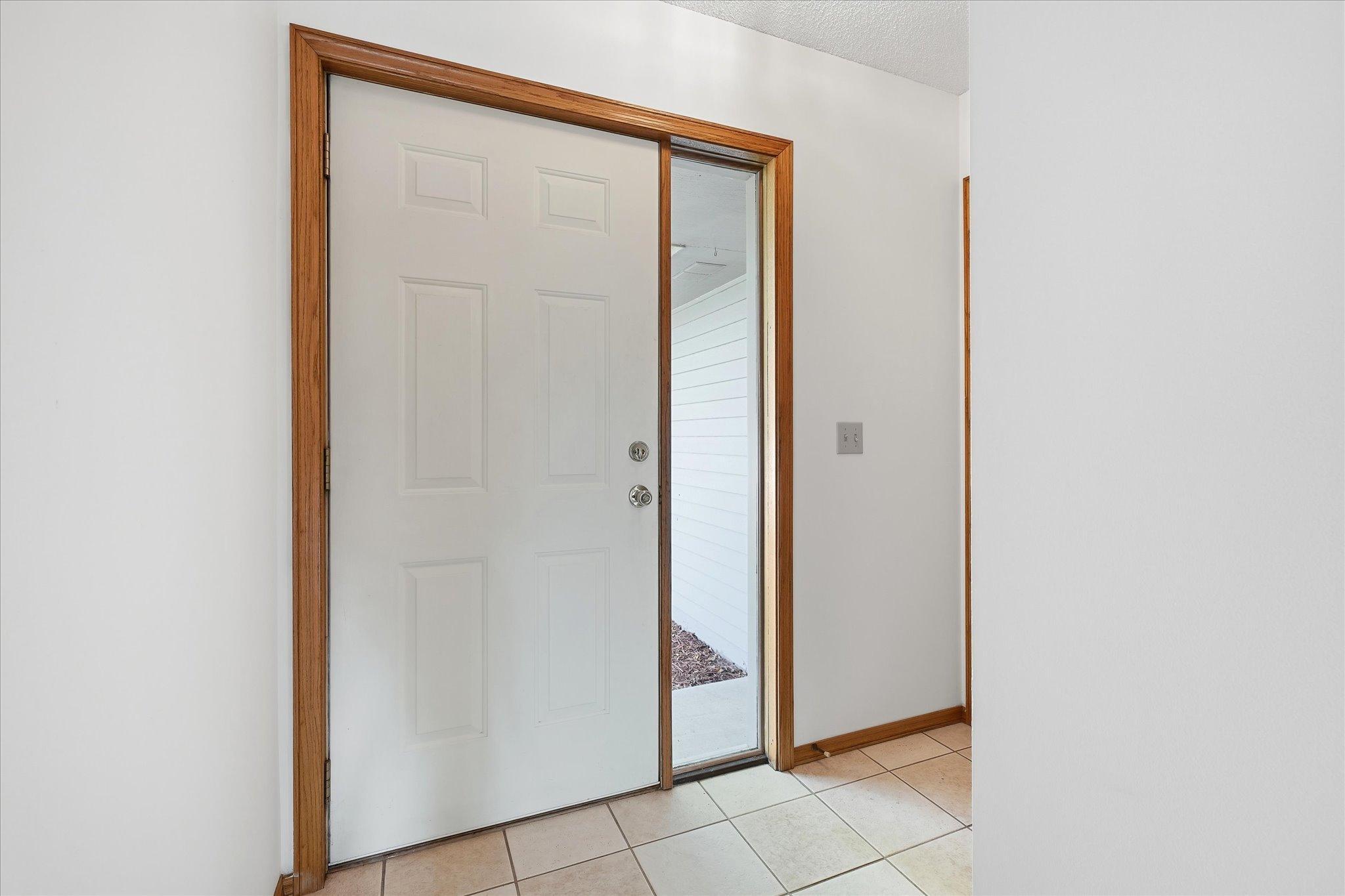 9225 Queens Gardens Property Photo 6