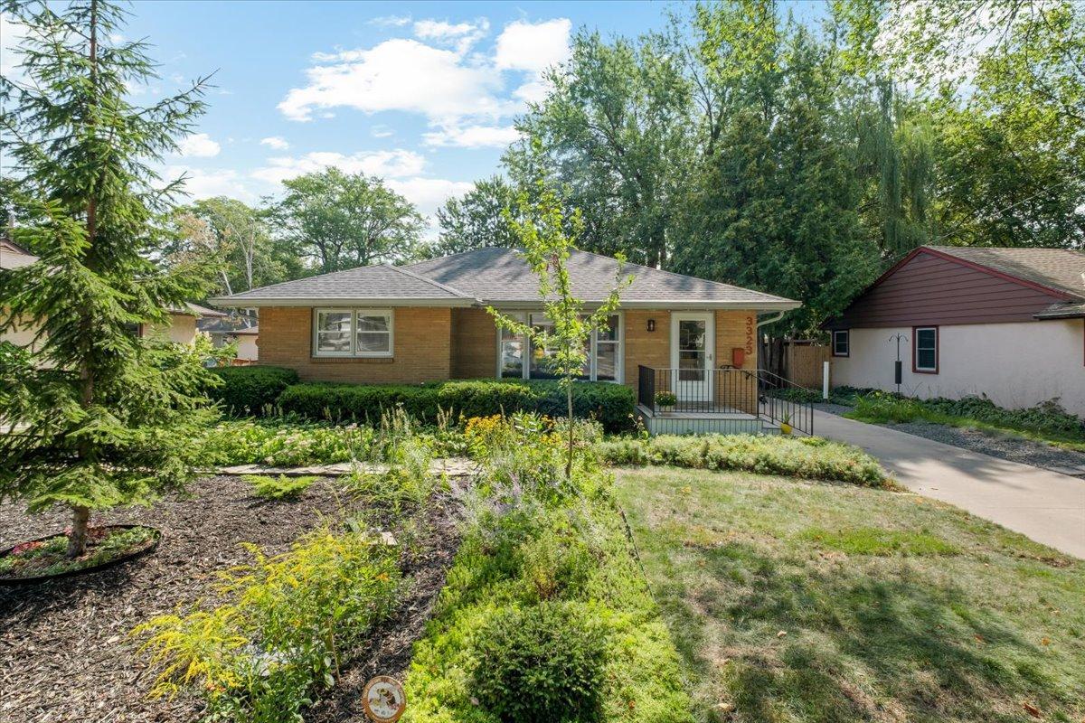 3323 Arthur Street Ne Property Photo 1