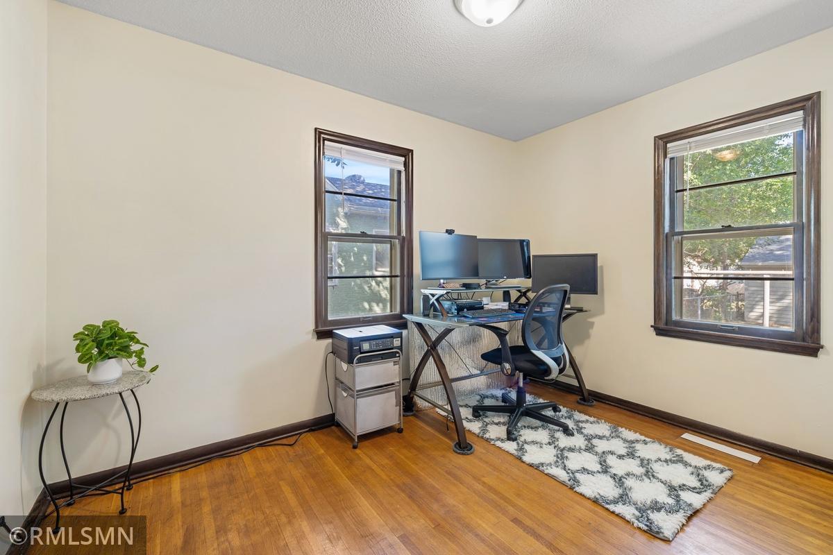 4906 Logan Avenue N Property Photo 11