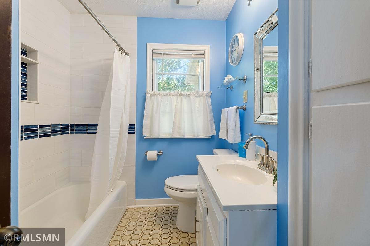 4906 Logan Avenue N Property Photo 13