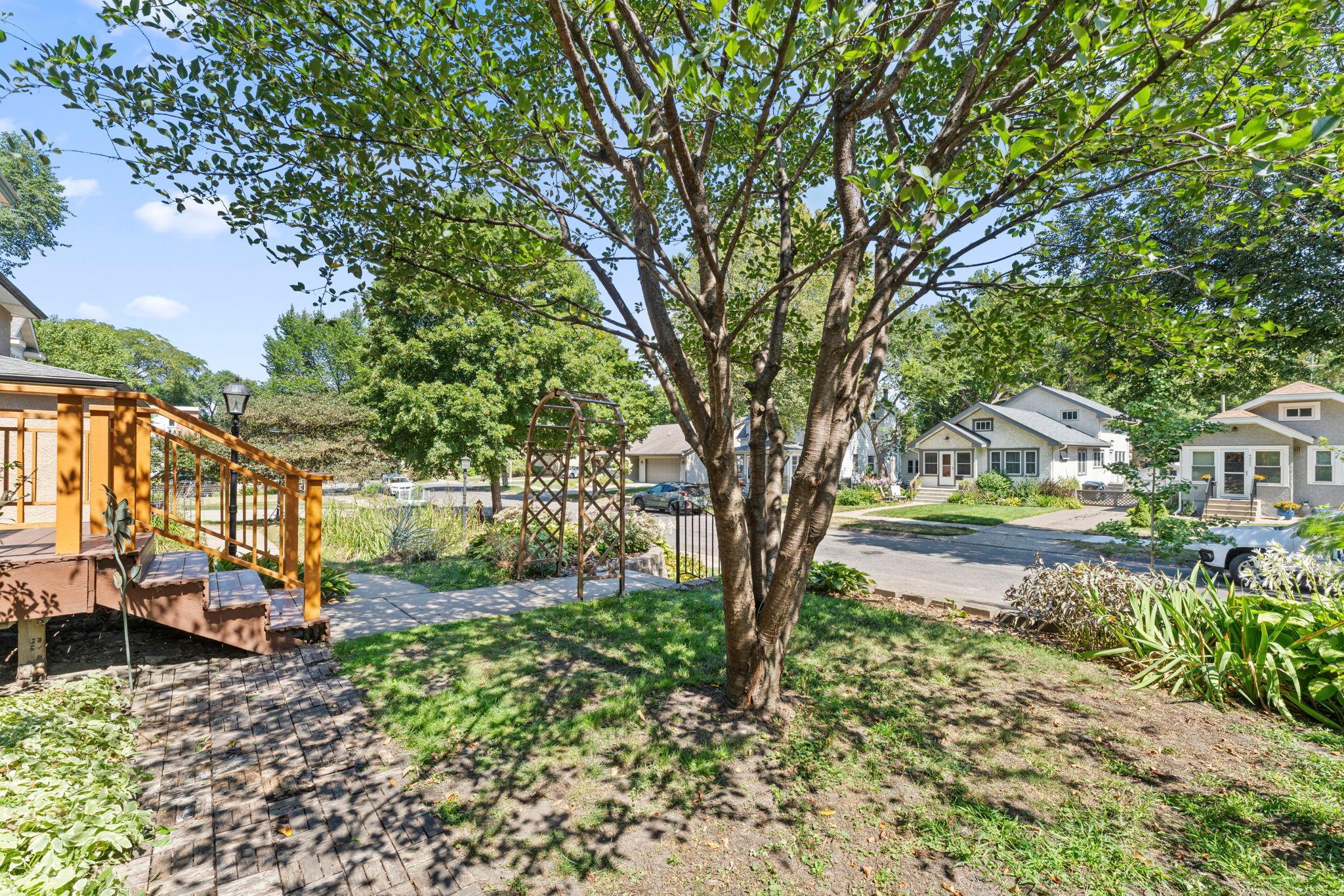 4508 Chowen Avenue S Property Photo 4