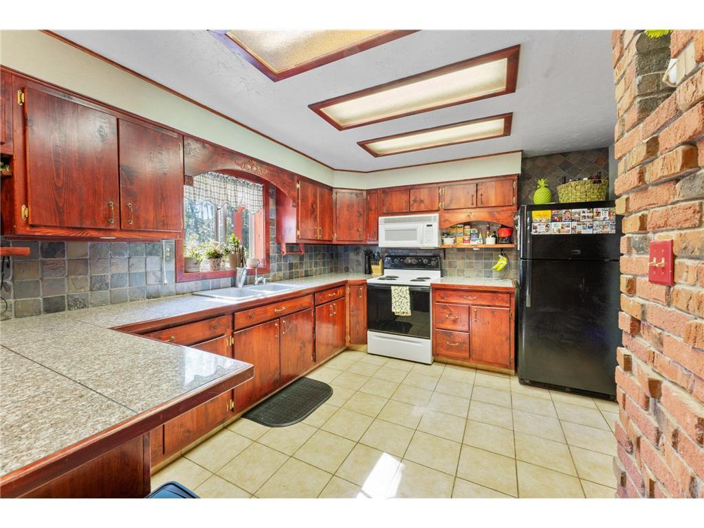 20907 Hardwood Loop Property Photo 3