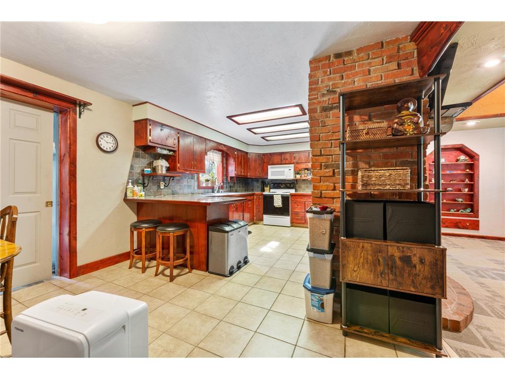 20907 Hardwood Loop Property Photo 6