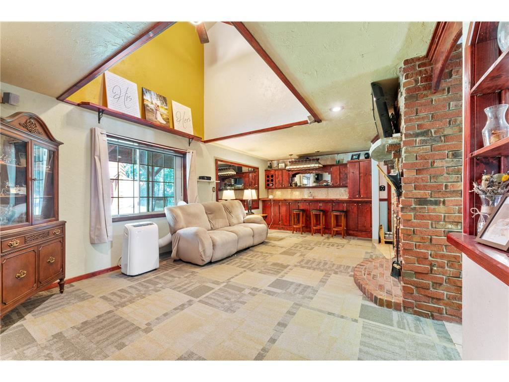 20907 Hardwood Loop Property Photo 7