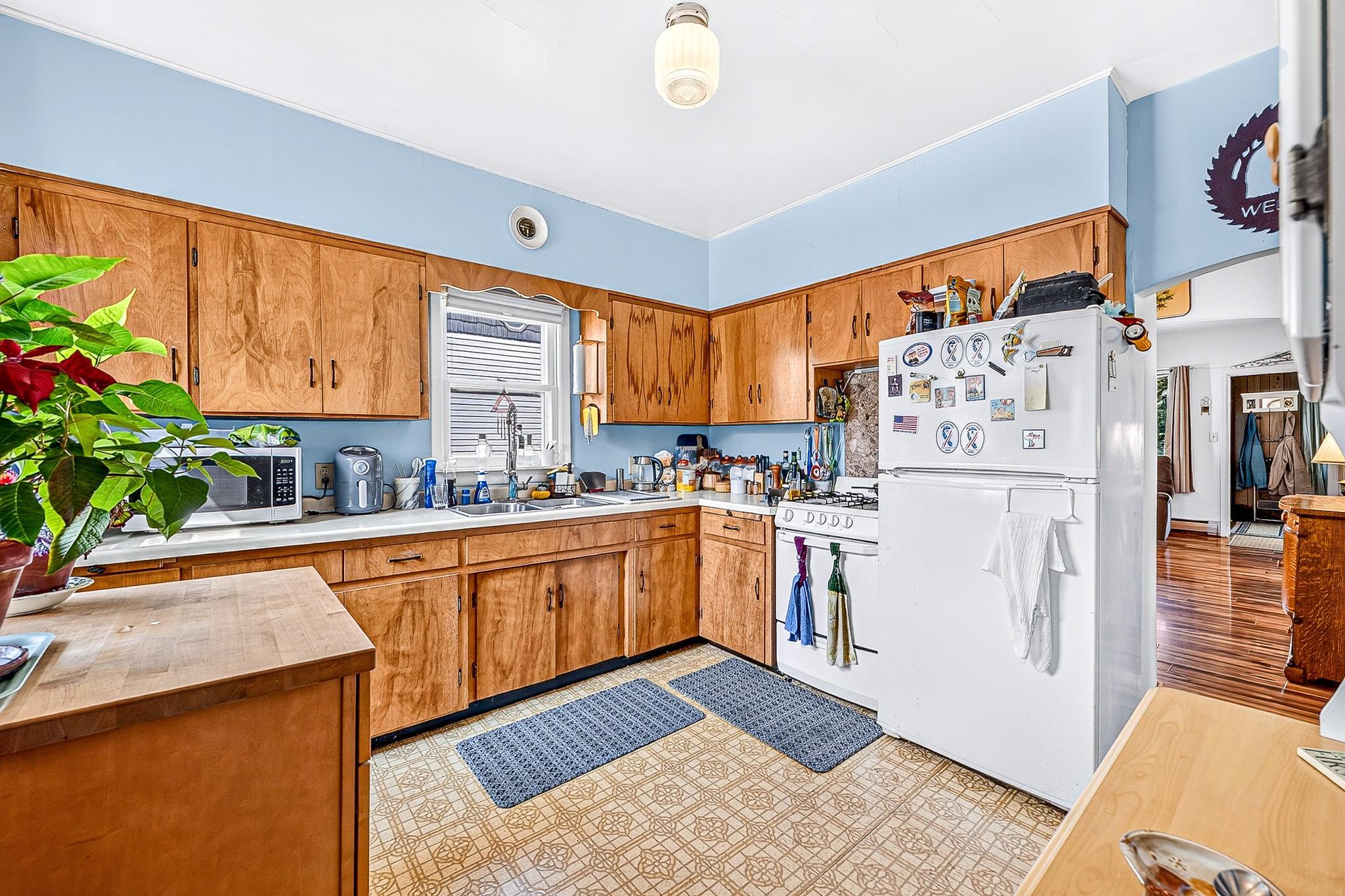 718 Broadway Street Property Photo 8