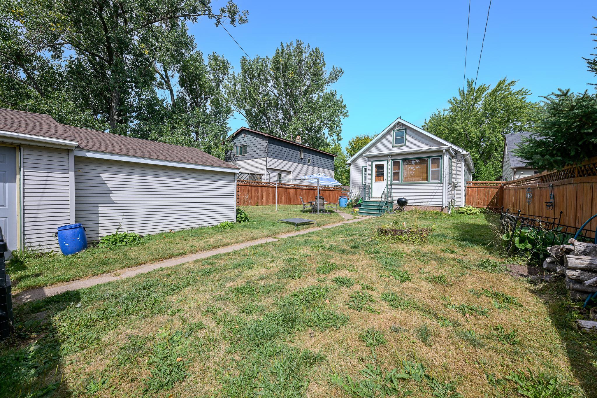 718 Broadway Street Property Photo 17