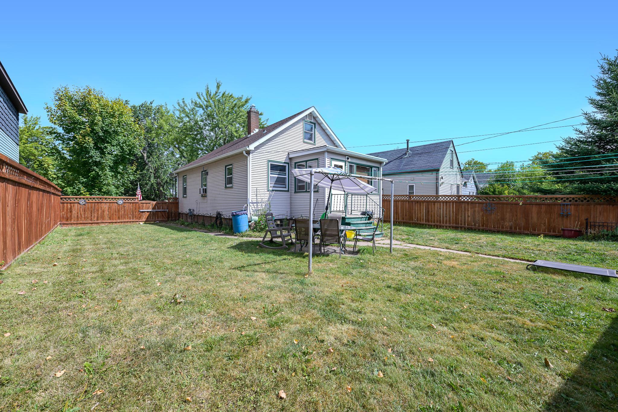 718 Broadway Street Property Photo 18