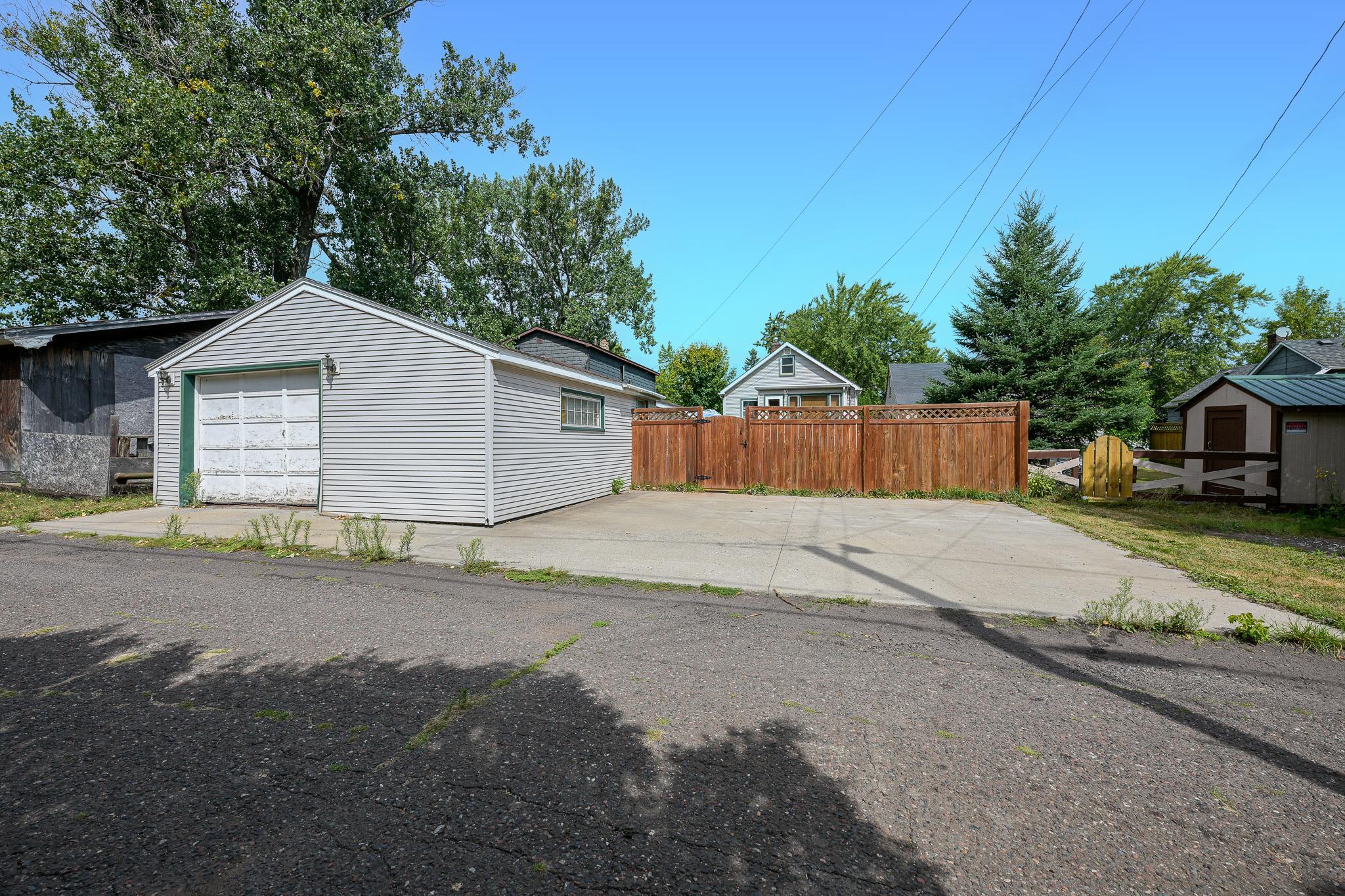 718 Broadway Street Property Photo 20