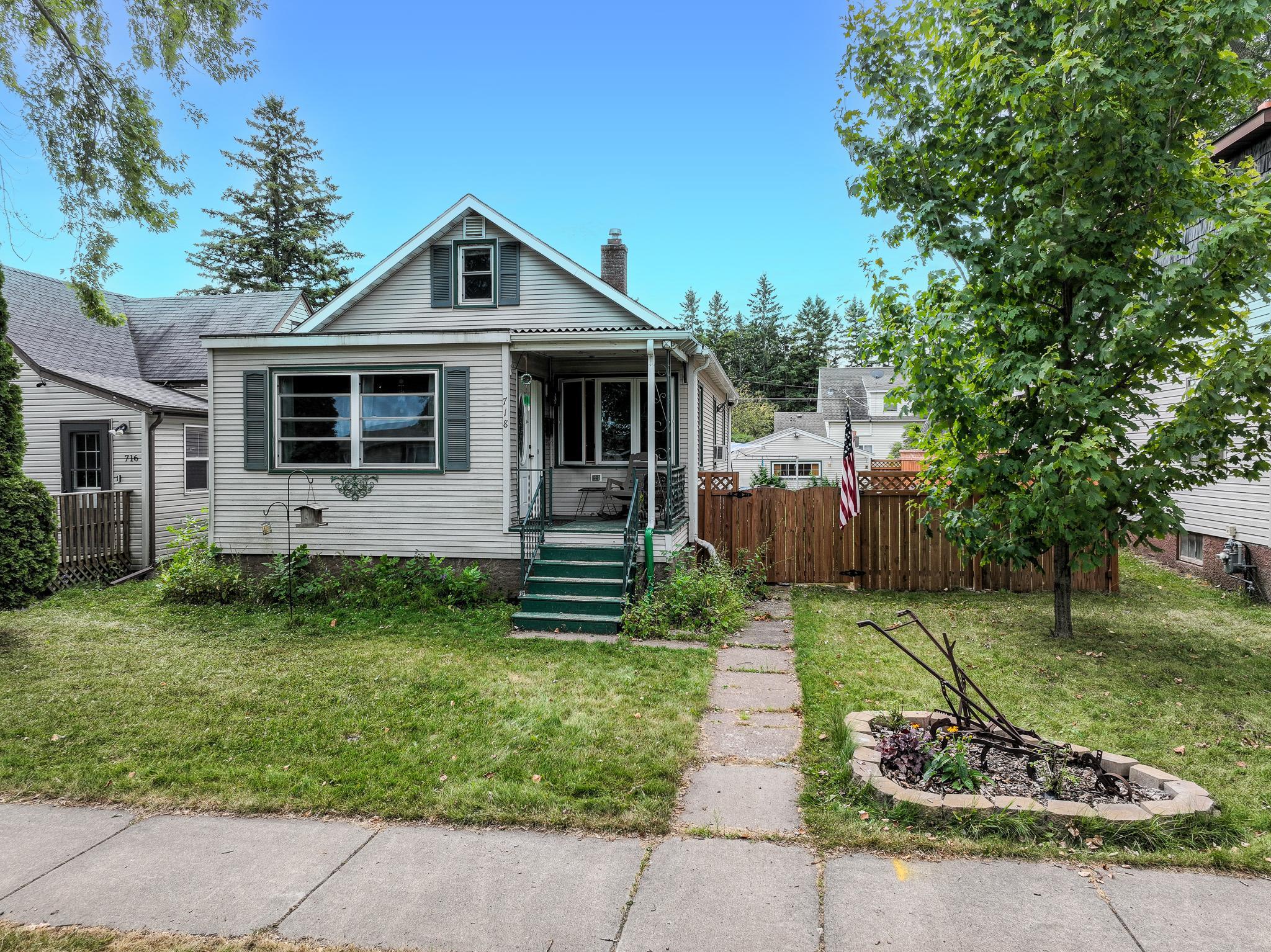 718 Broadway Street Property Photo 21