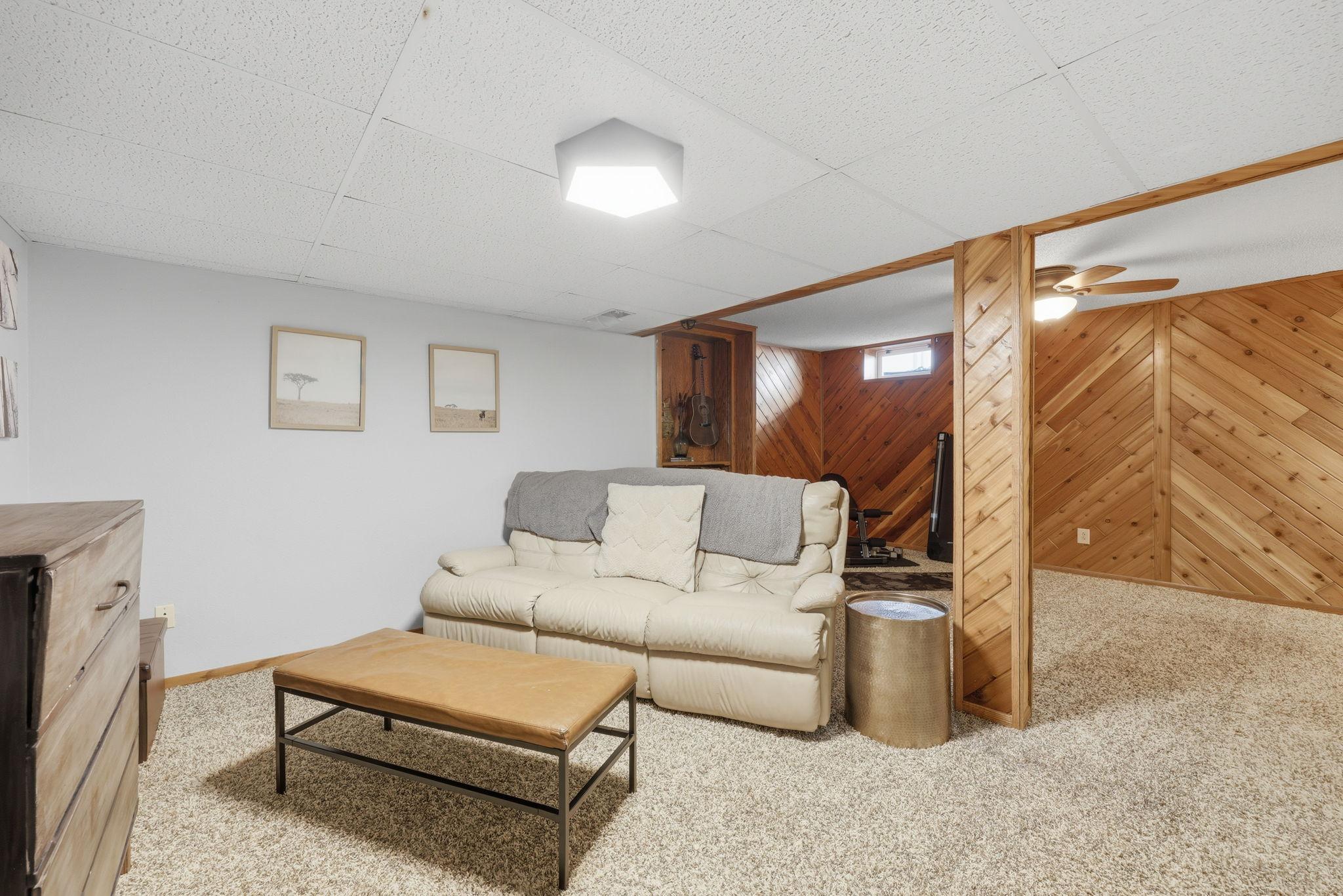 342 N 19 1/2 Avenue N Property Photo 18
