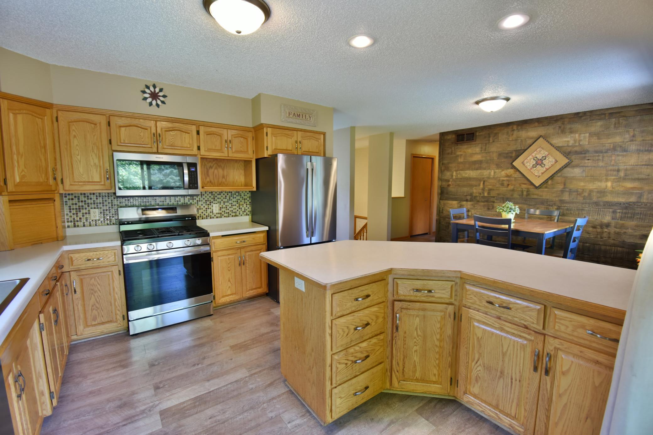 6319 Laurel Road Property Photo 3