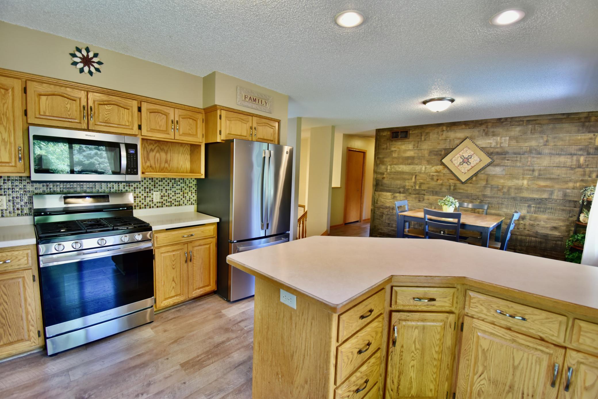 6319 Laurel Road Property Photo 5