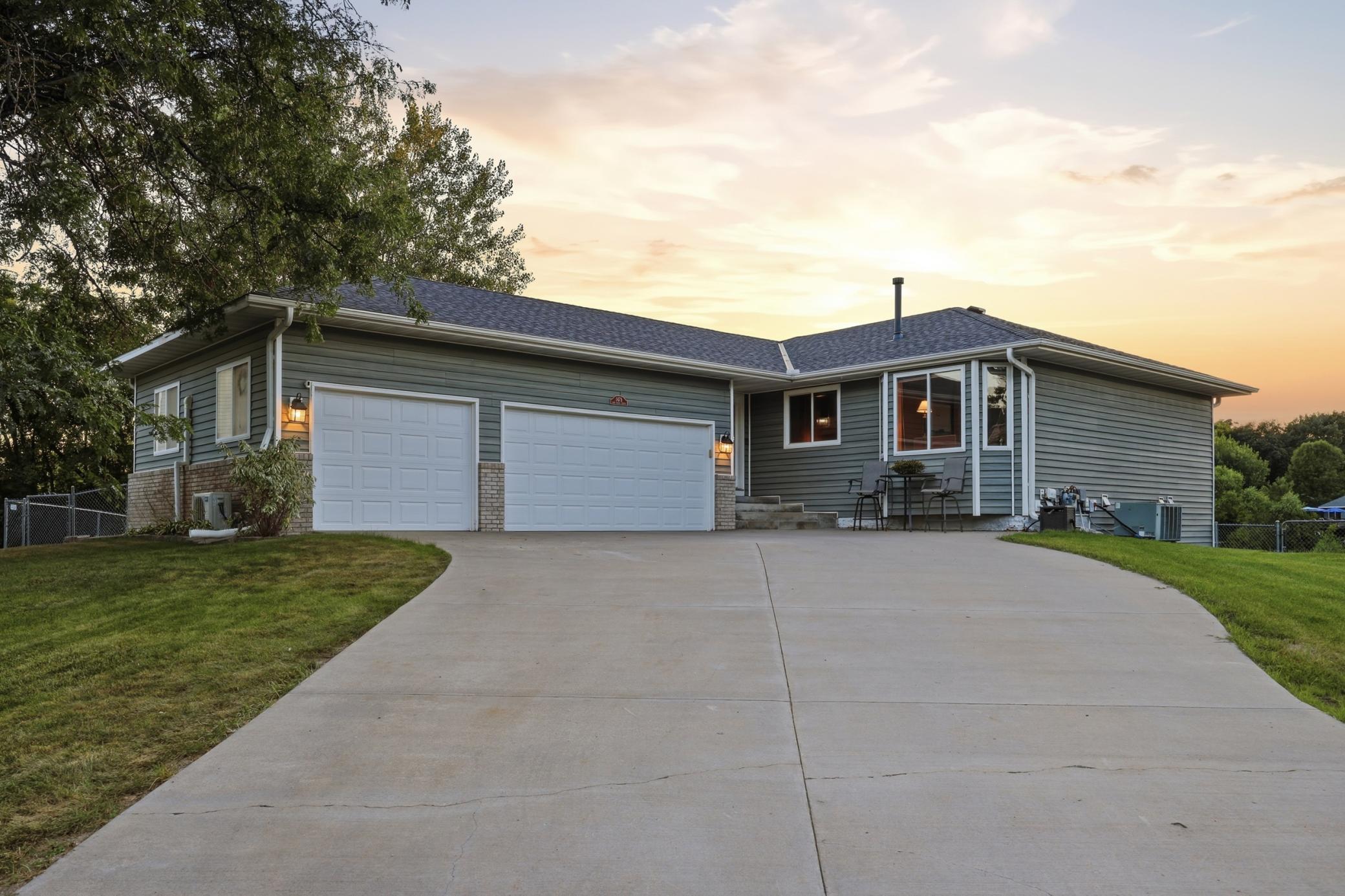 1475 Oak Ridge Circle Property Photo 1