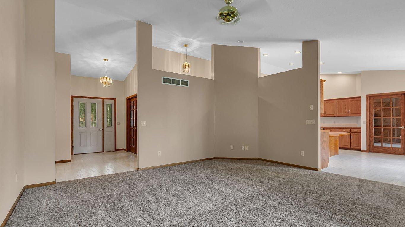 985 Juliet Way Property Photo 5